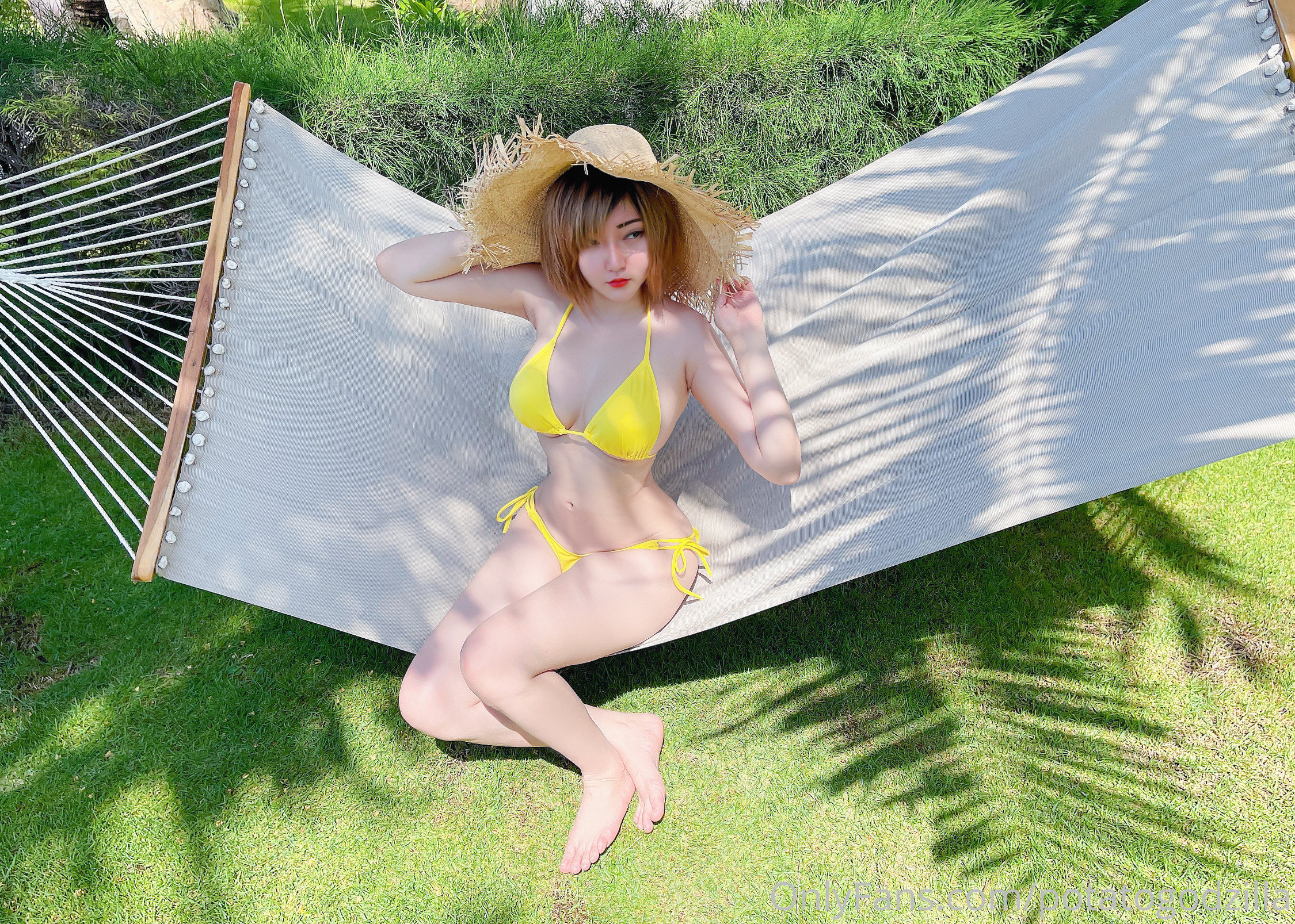 [网红COSER写真] Coser小姐姐Potato Godzilla - Yellow Bikini第7张