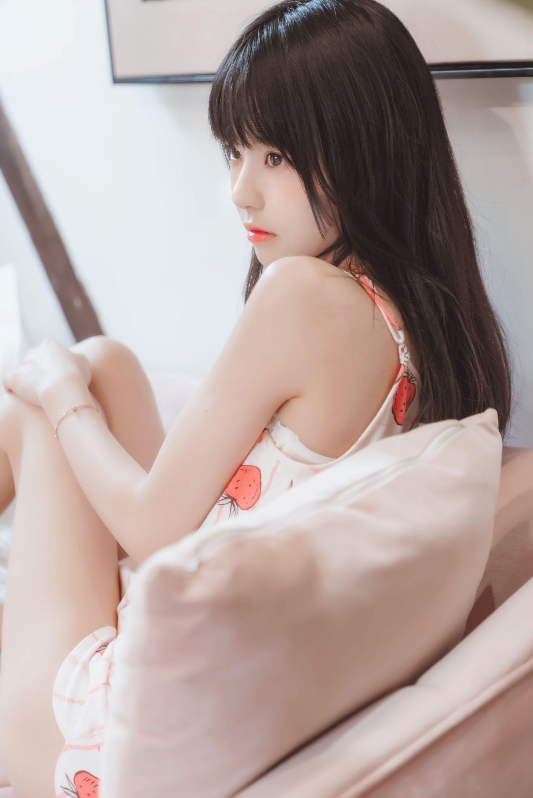 [COS福利] 桜桃喵 - 甜甜之唇边小草莓第4张