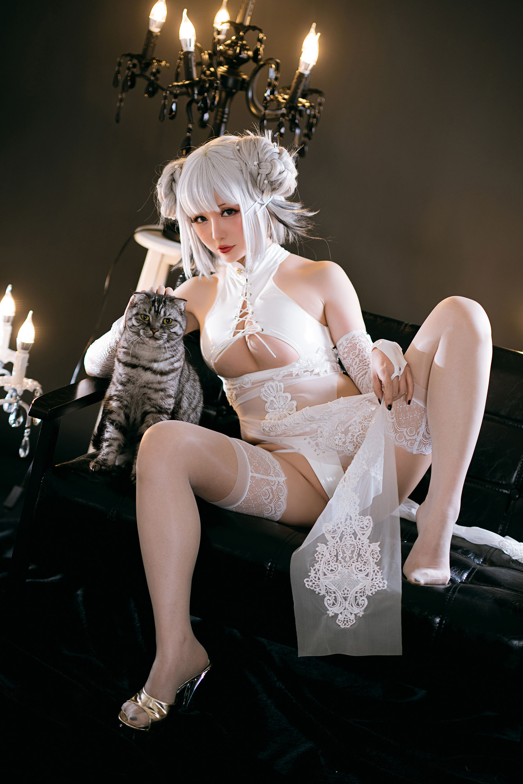 [COS福利] Coser小姐姐星之迟迟 - 白狗勾 旗袍第10张