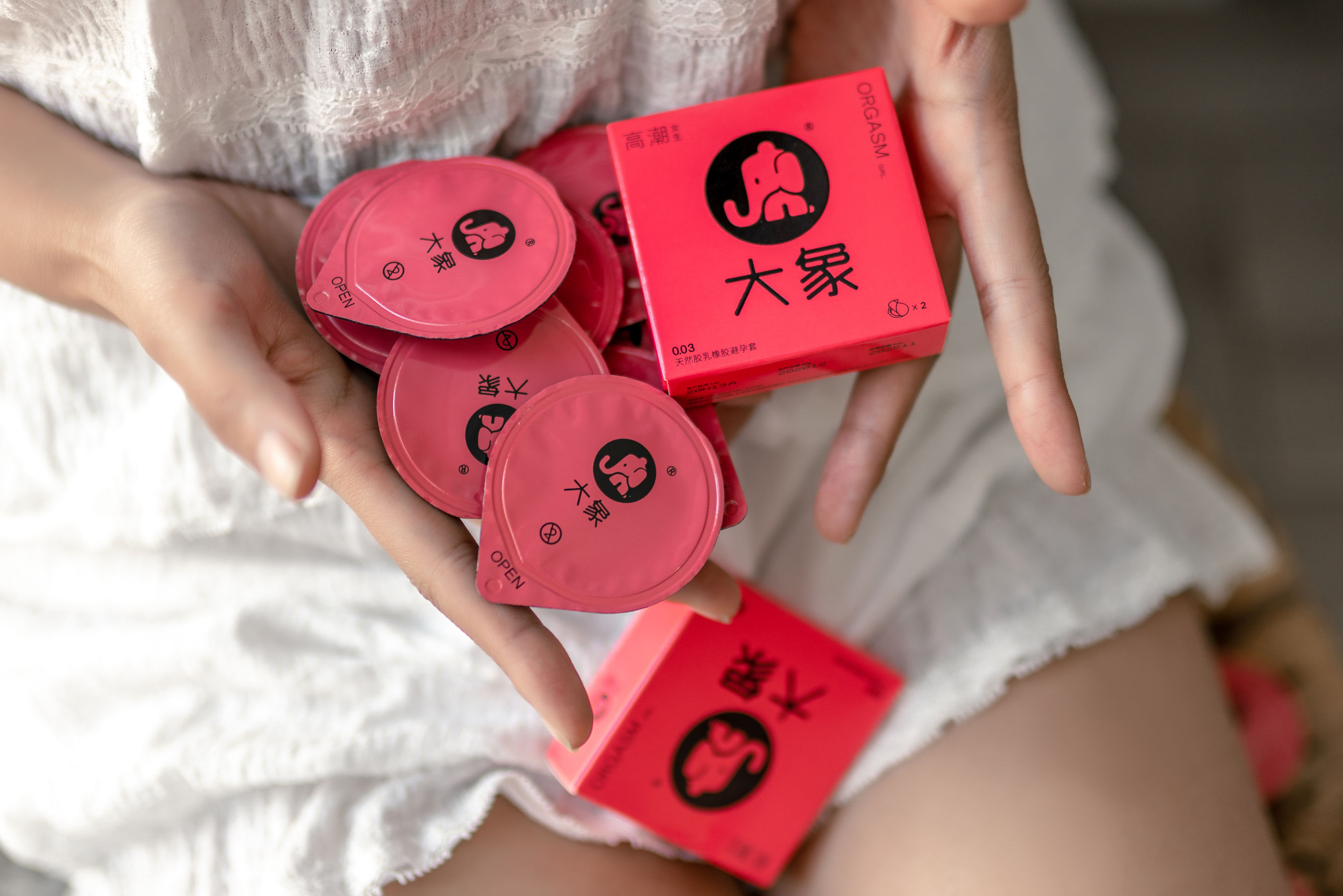 [COS福利] 动漫博主蠢沫沫 - 大象 白睡衣第10张