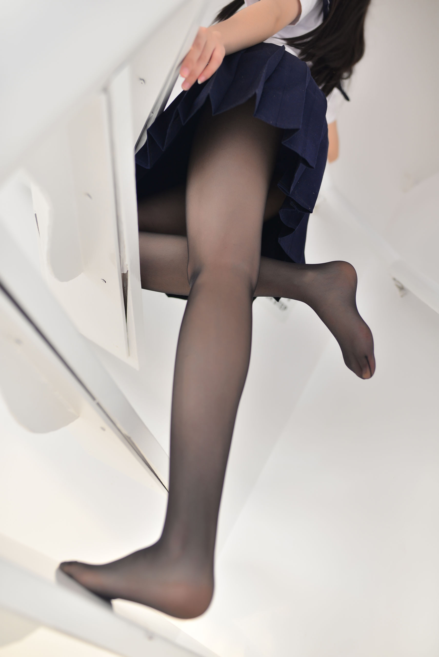 [COS福利] Cos小姐姐雪琪 - 黑丝JK死库水第15张