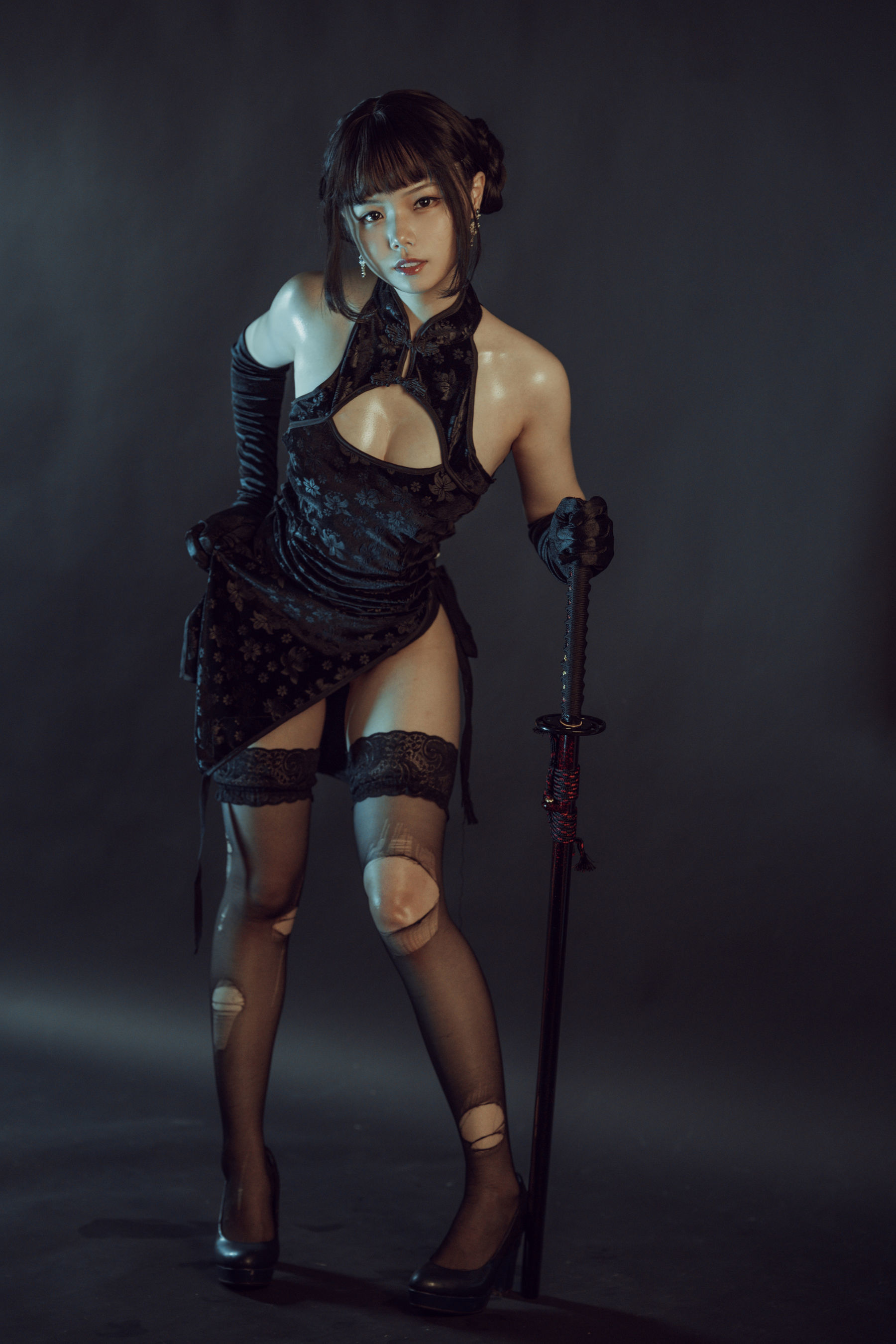 [网红COSER] 七月喵子 - 黑旗袍第7张