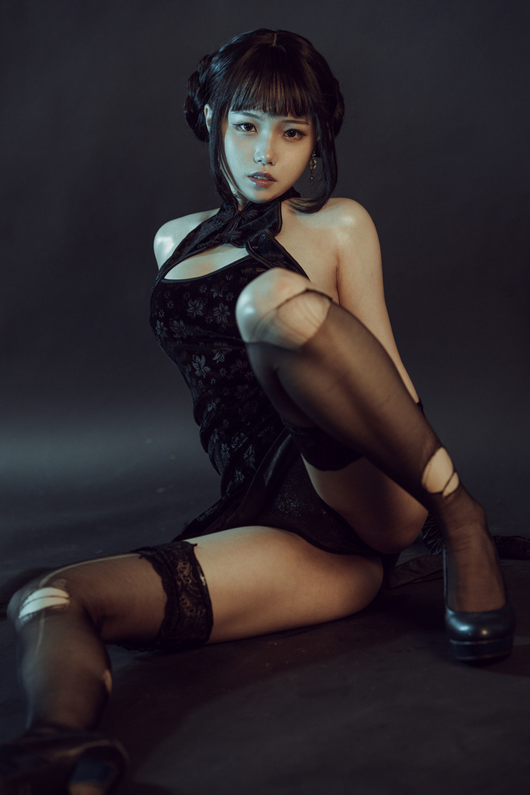 [网红COSER] 七月喵子 - 黑旗袍第6张