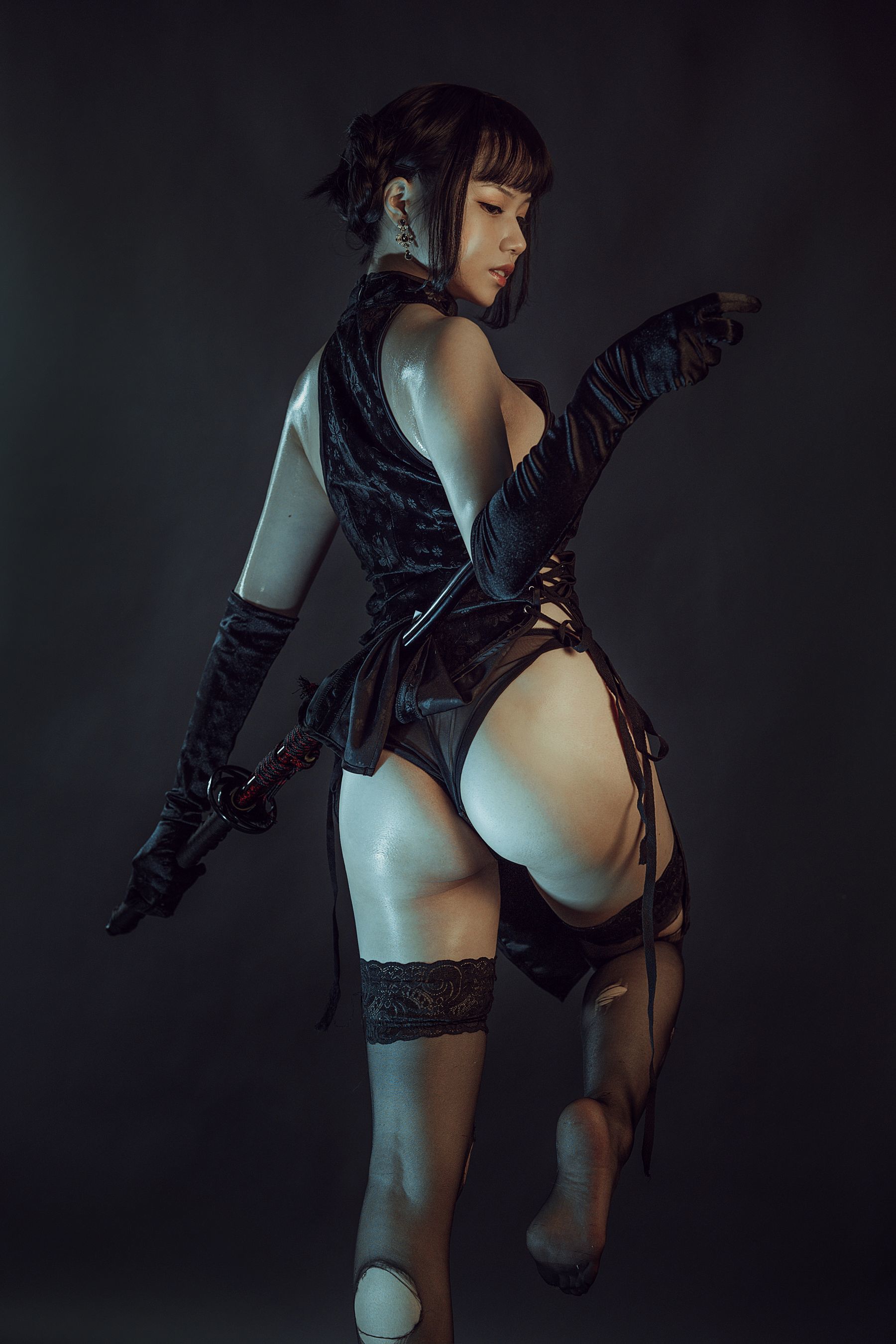 [网红COSER] 七月喵子 - 黑旗袍第9张