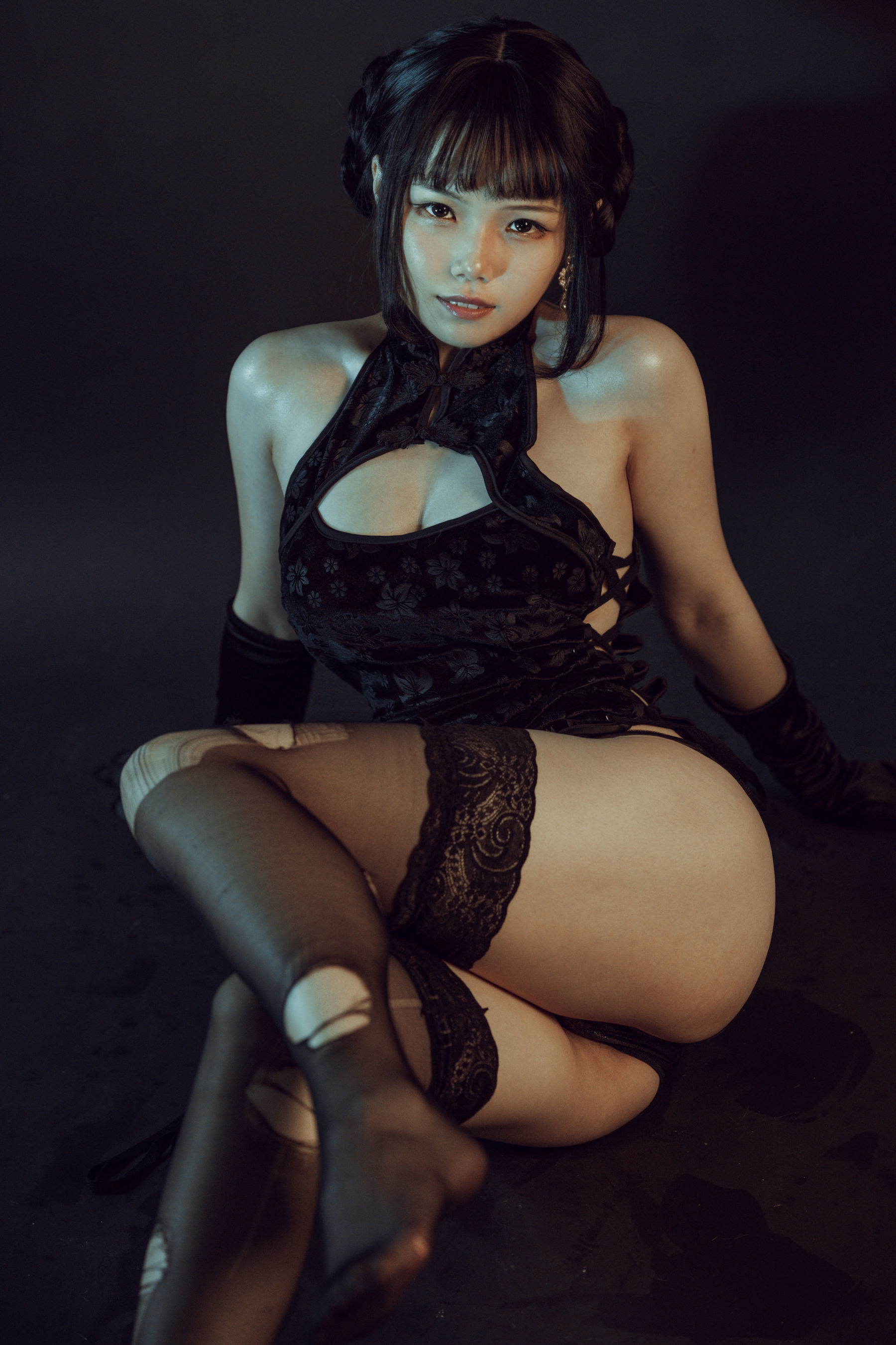 [网红COSER] 七月喵子 - 黑旗袍第8张