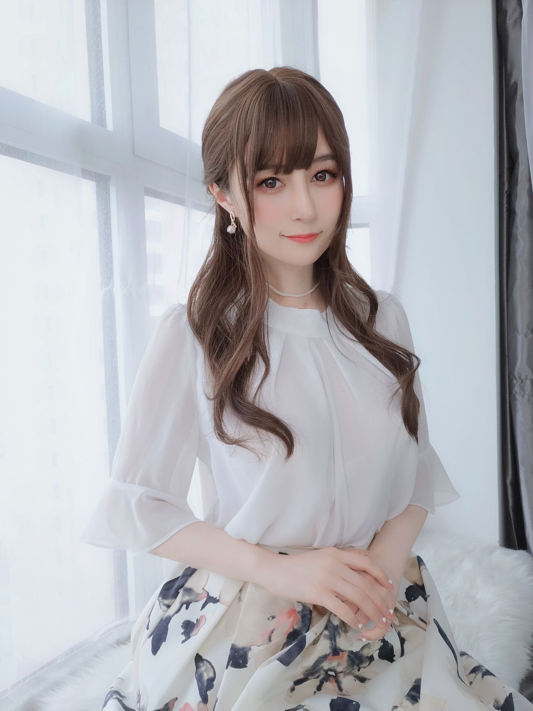 [网红COSER写真] Coser小姐姐白银 - 肉丝人妻第2张