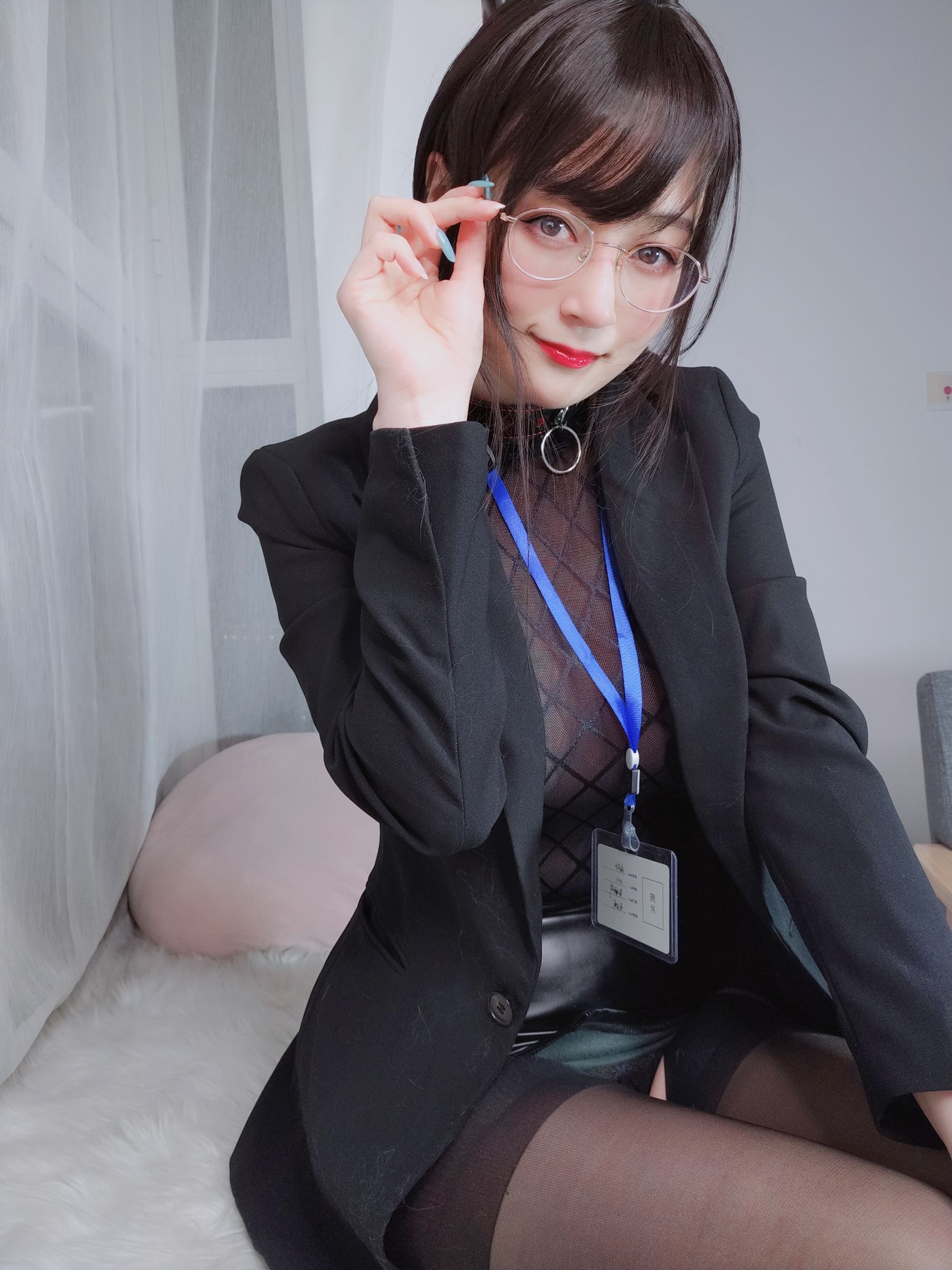 [网红COSER写真] Coser小姐姐白银 - 黑丝情趣第8张