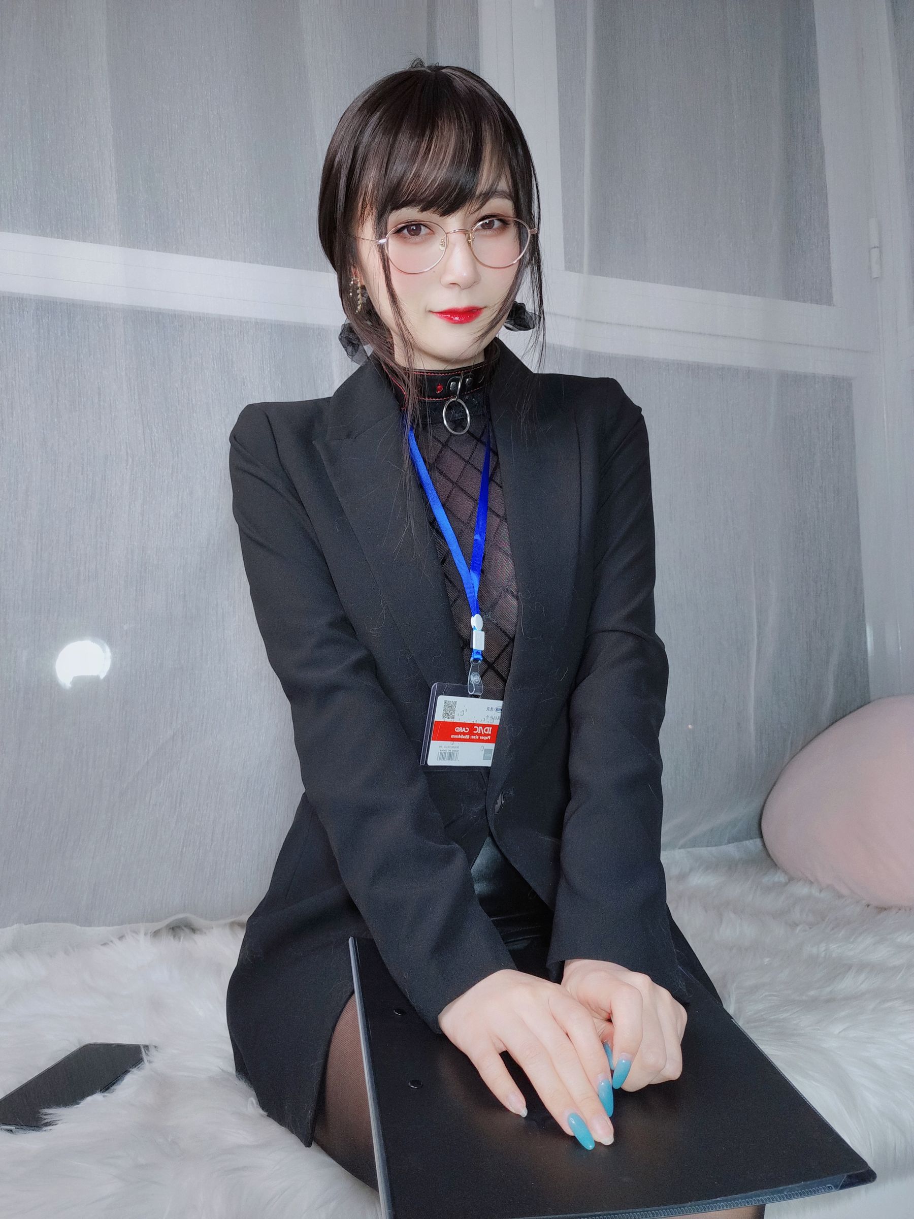 [网红COSER写真] Coser小姐姐白银 - 黑丝情趣第4张