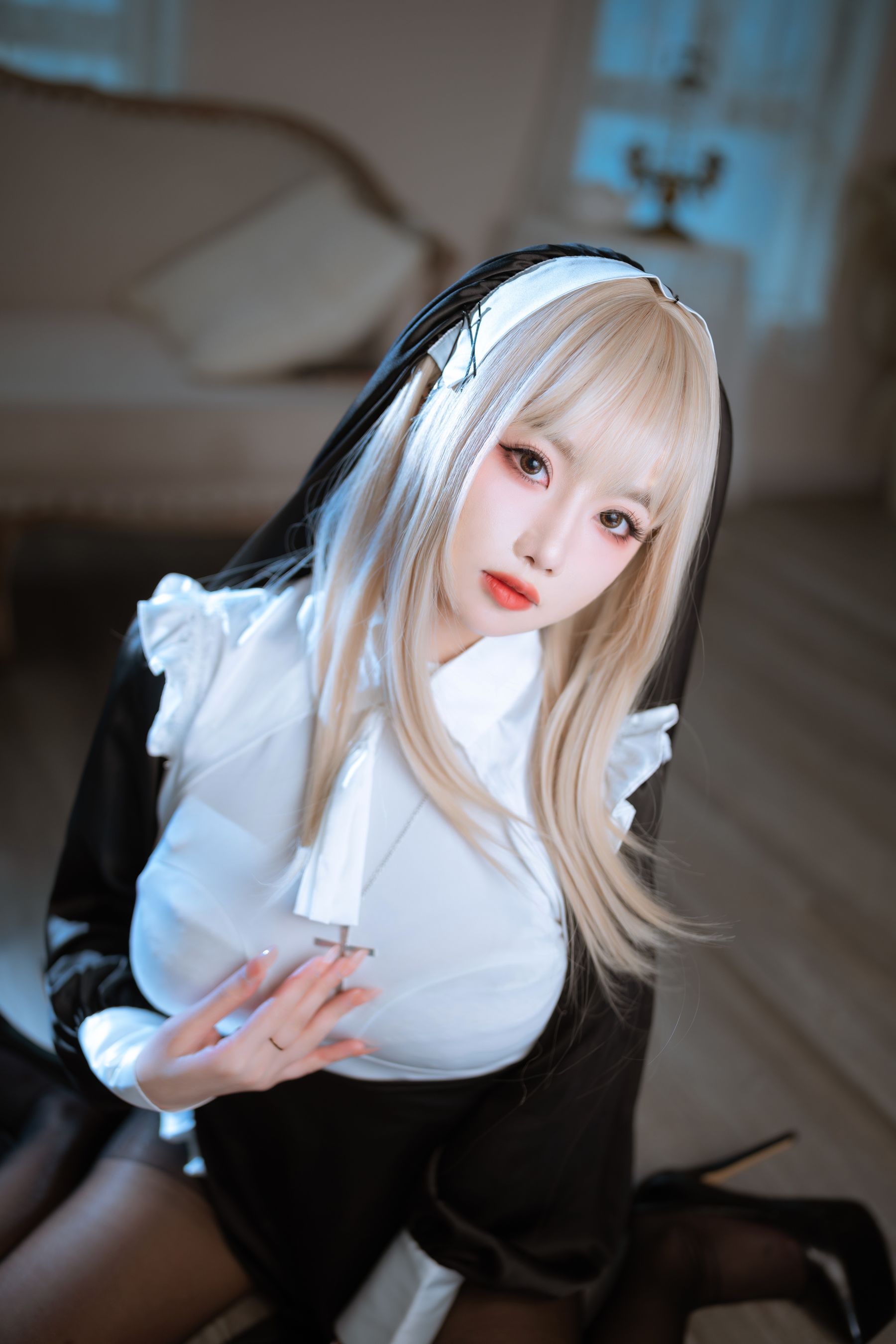 [福利COS] 白嫩美少女鬼畜瑶 - 修女第2张