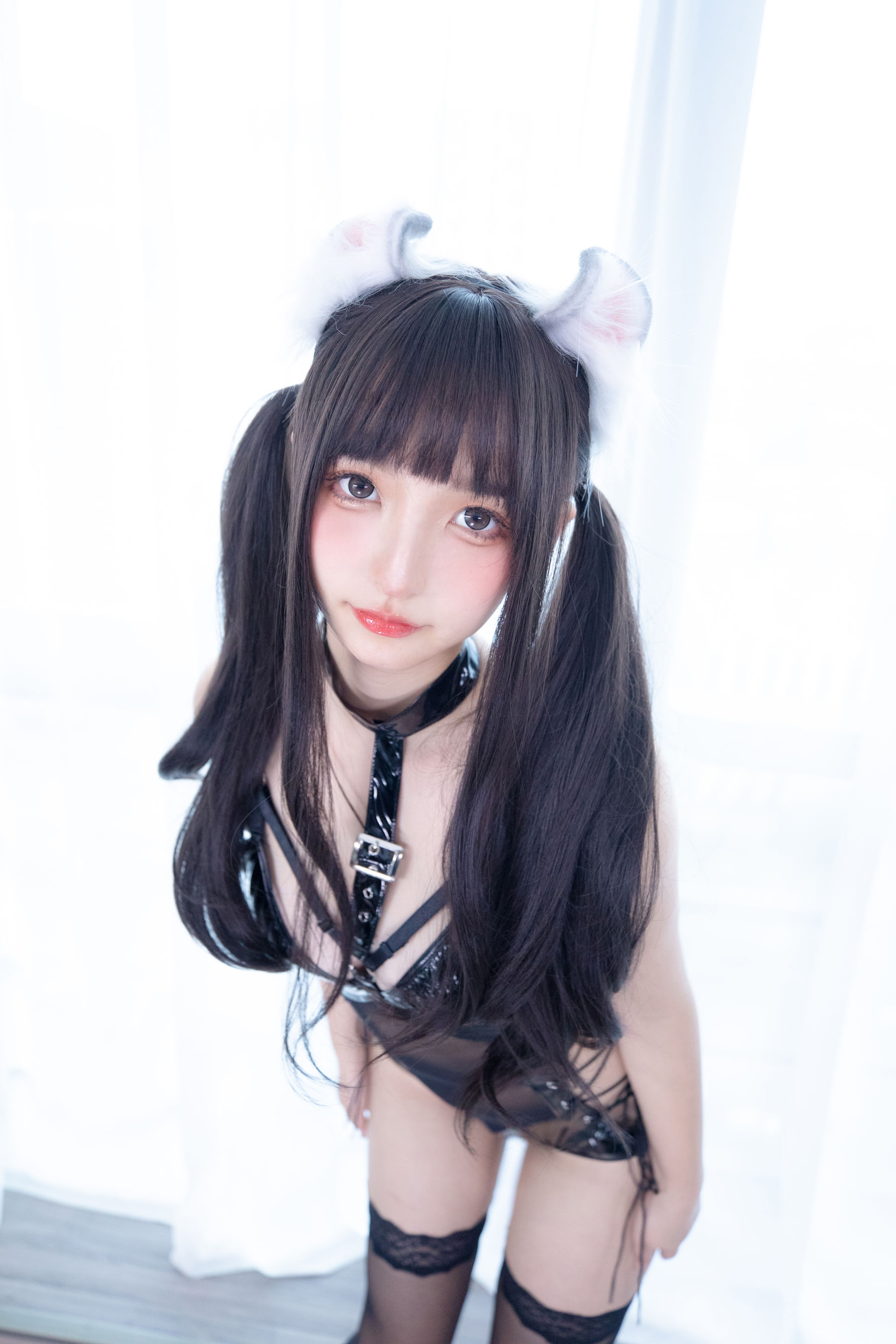 [福利COS] 萝莉神楽板真冬 黑丝与黑胶第4张