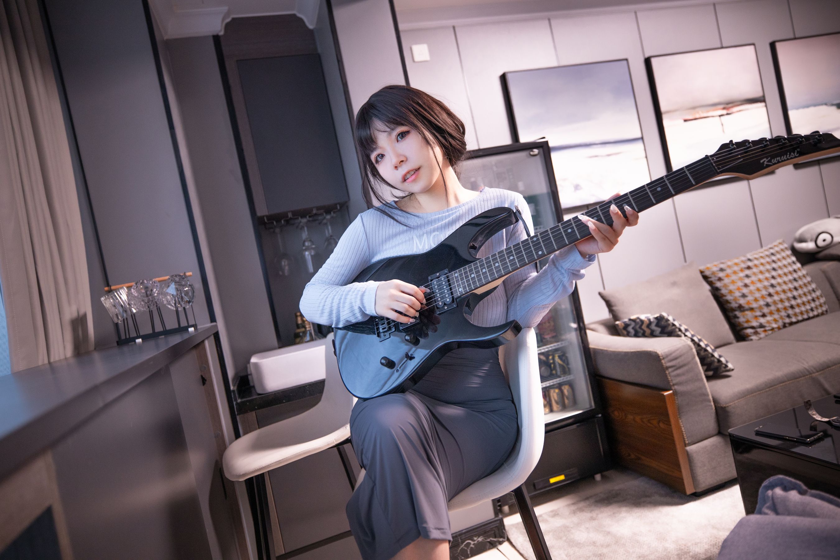 [福利COS] 自闭颜球球(无颜小天使wy) - 吉他妹妹第1张