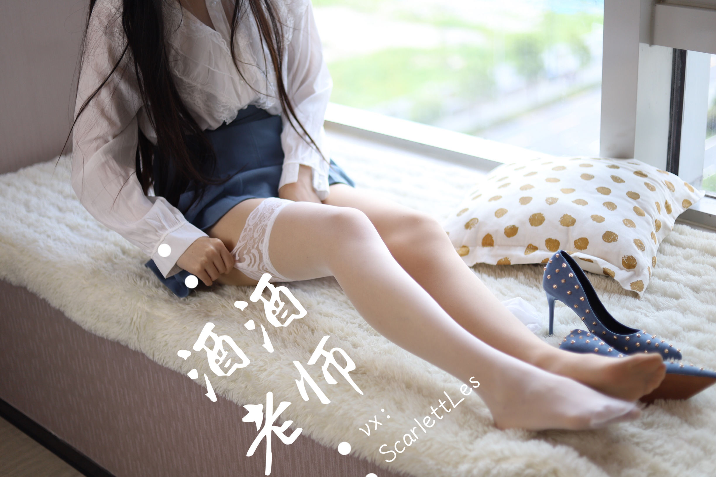 [网红COS] 酒酒老师 - 蓝色短裙白丝少女风第10张