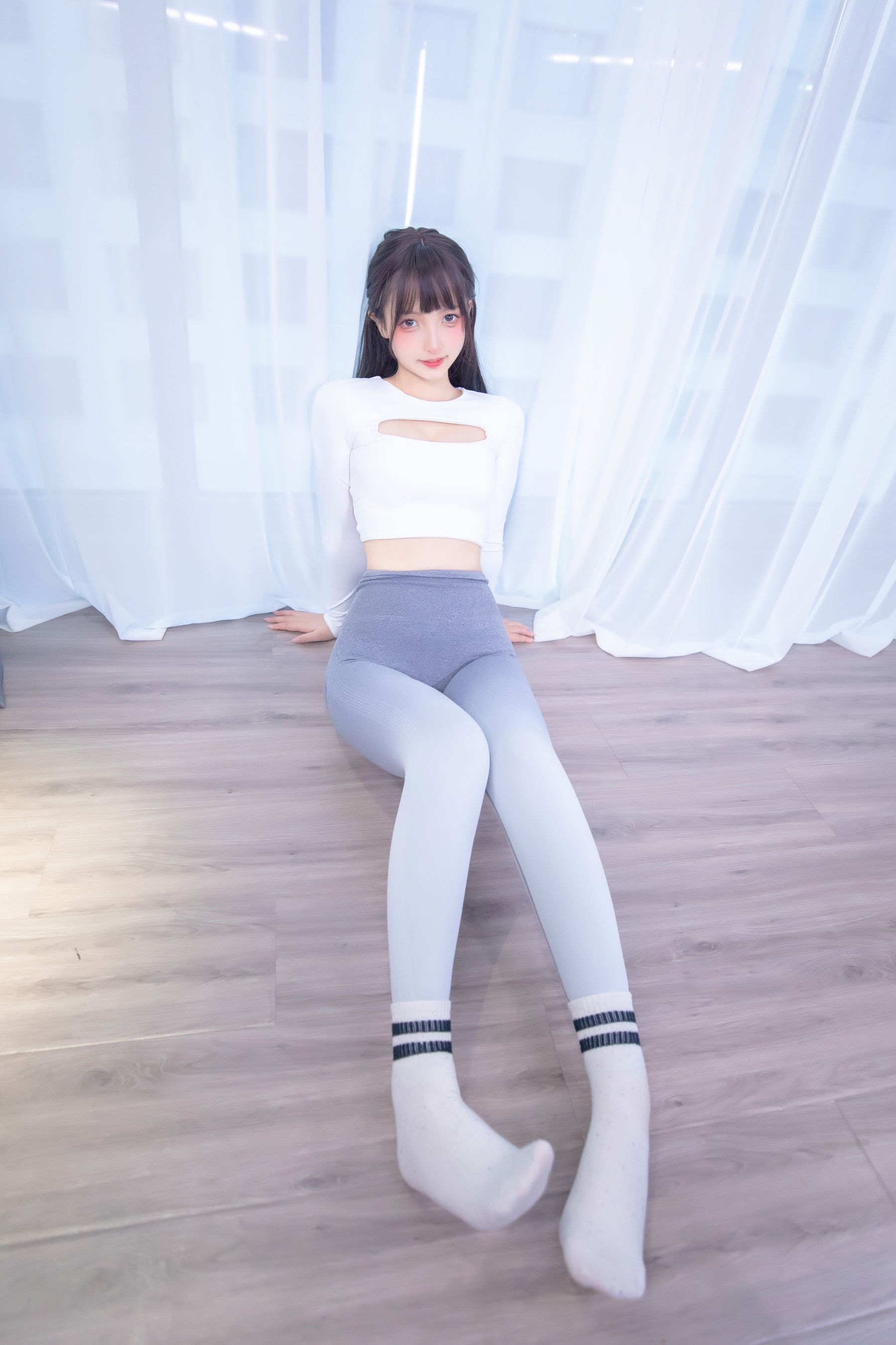 [网红COS] 萝莉神楽板真冬 瑜伽少女第22张