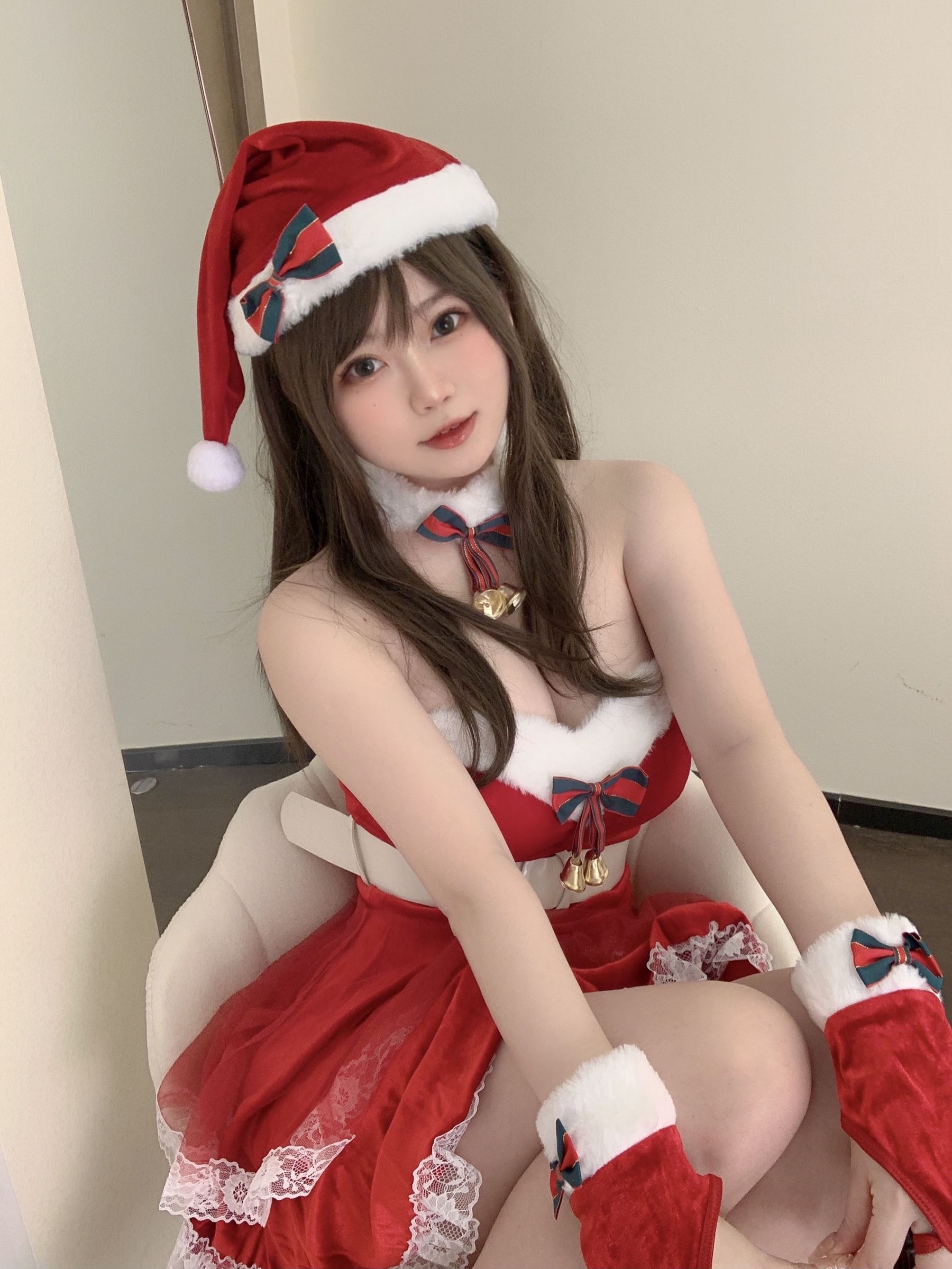 [网红COS] 蜜桃少女是依酱呀 - 2021圣诞特辑第6张