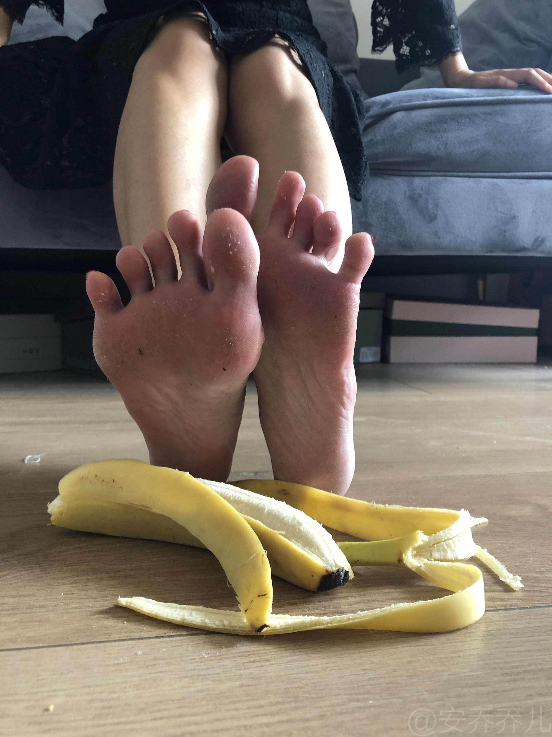 [福利COS] 安乔乔儿(Nia乔乔) No.009 踩香蕉第15张