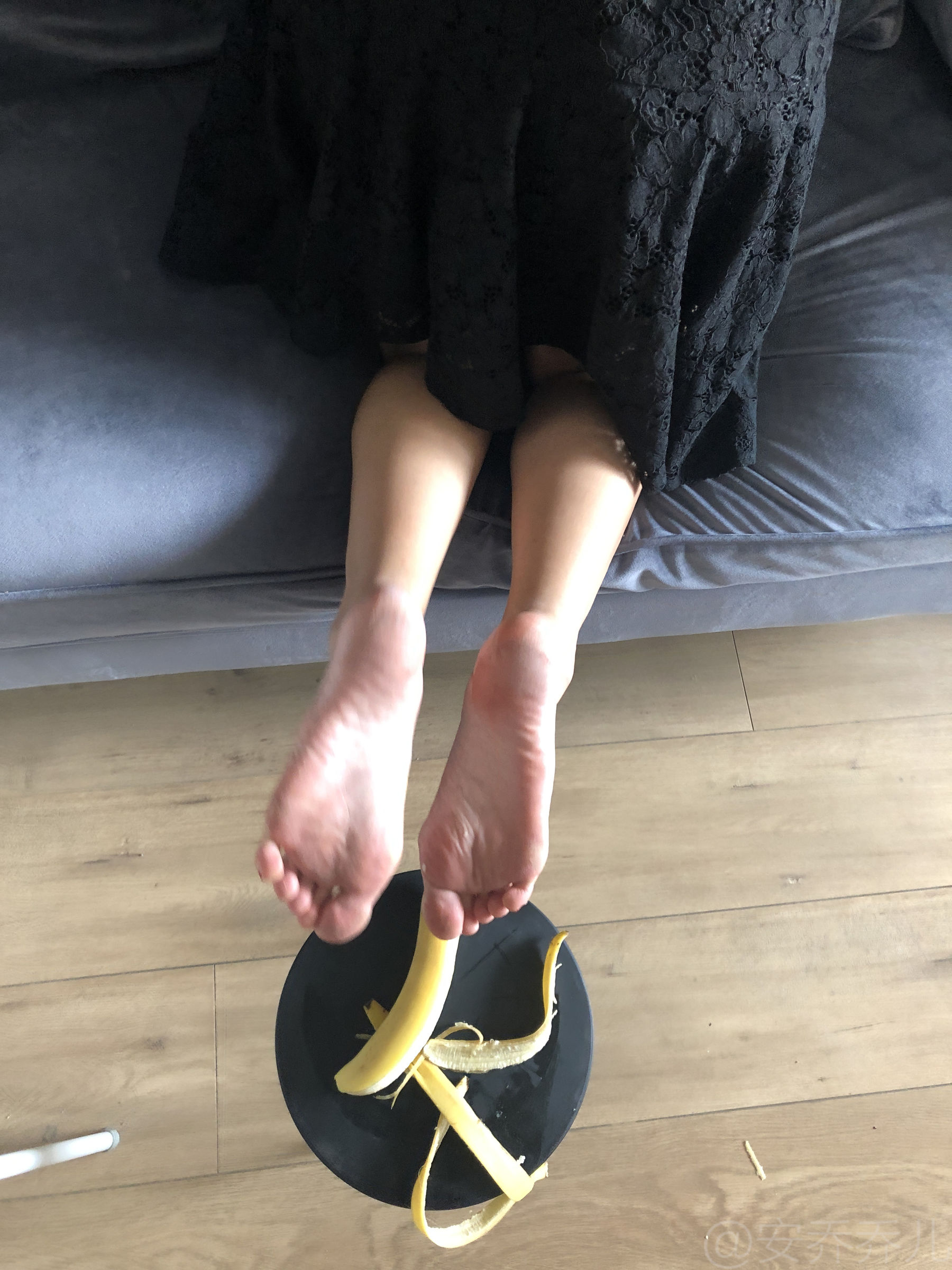 [福利COS] 安乔乔儿(Nia乔乔) No.009 踩香蕉第24张