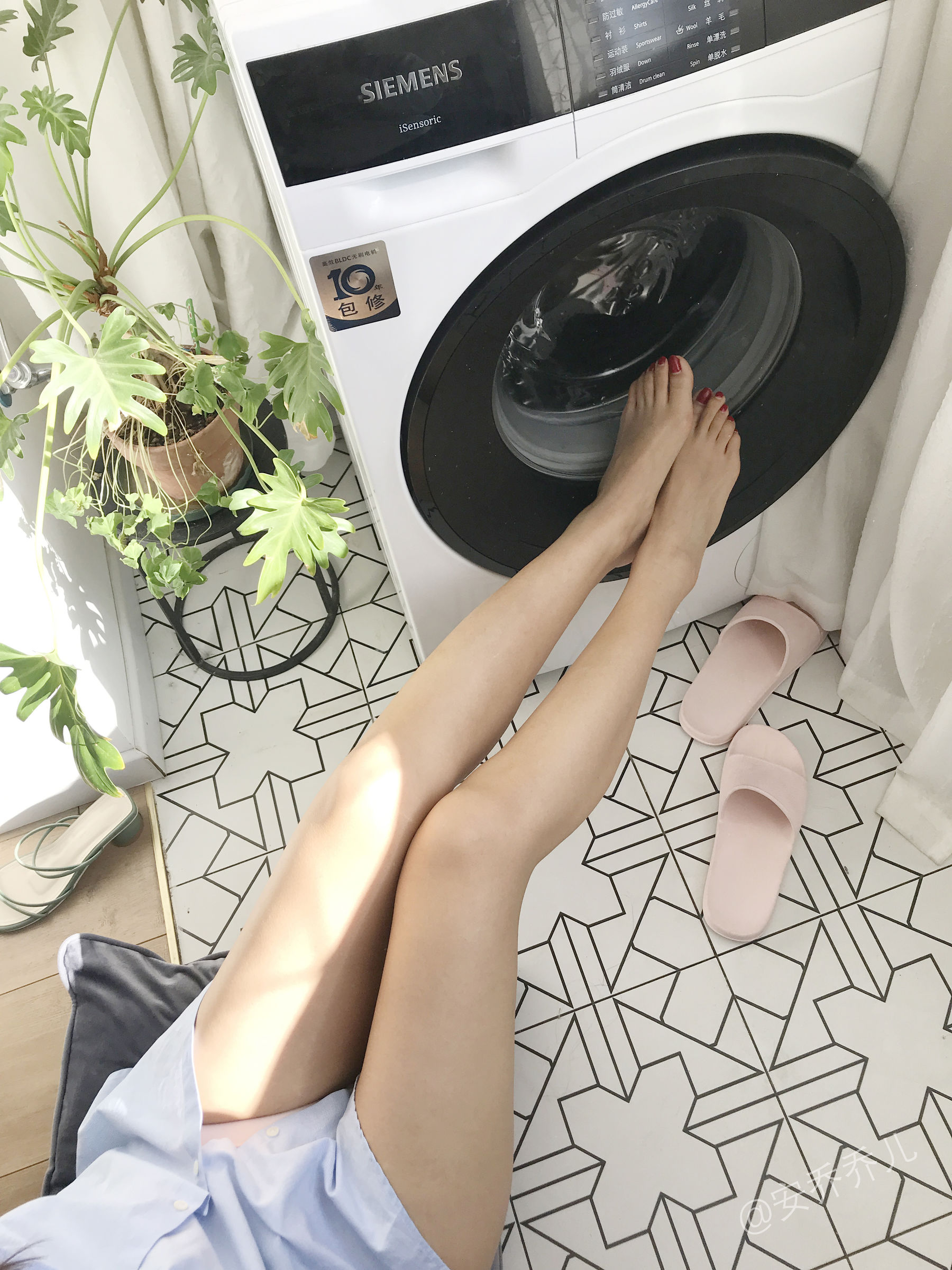 [福利COS] 安乔乔儿(Nia乔乔) No.016 阳台洗衣房第19张