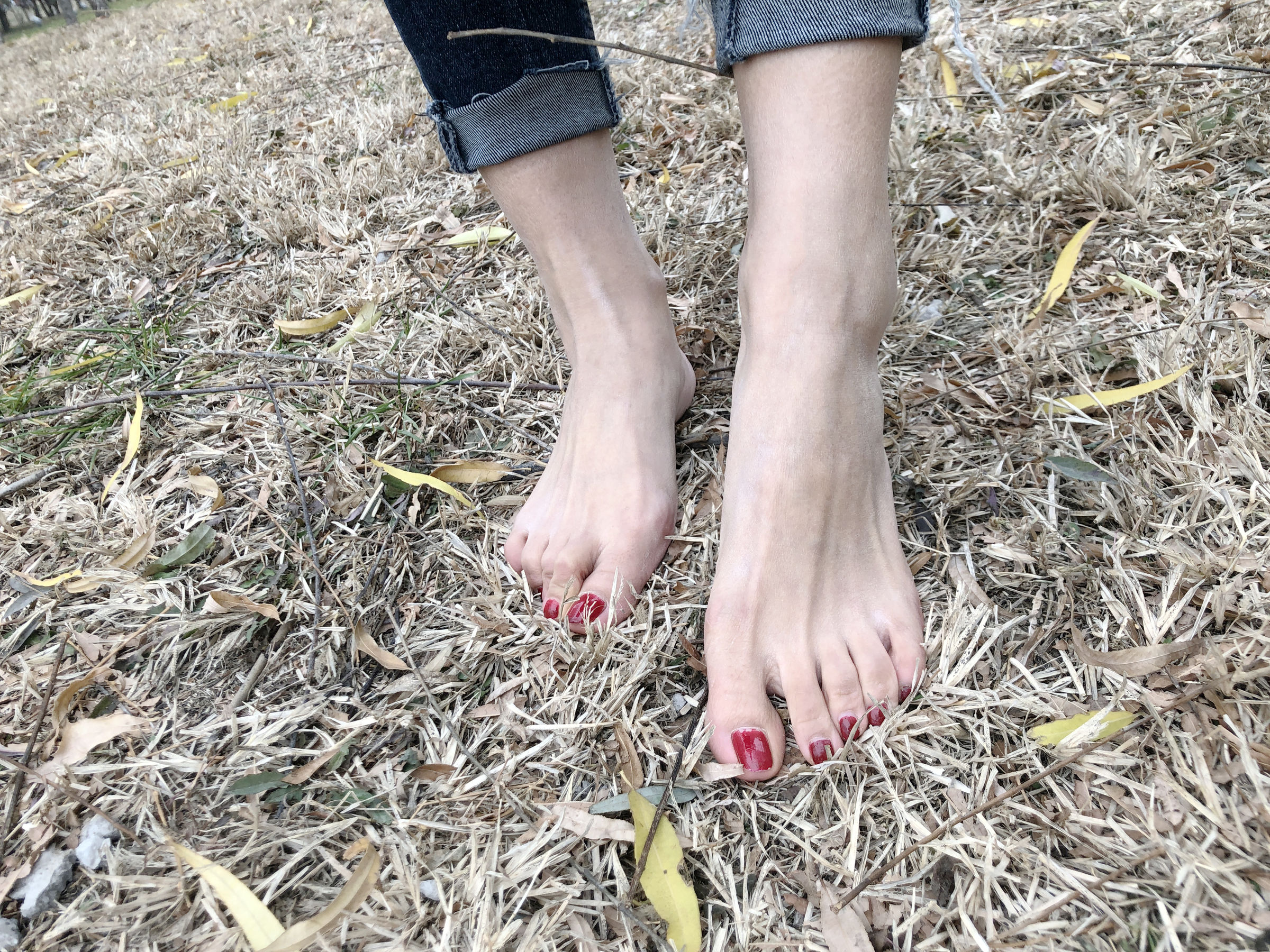 [福利COS] 安乔乔儿(Nia乔乔) No.010 红甲裸足第25张