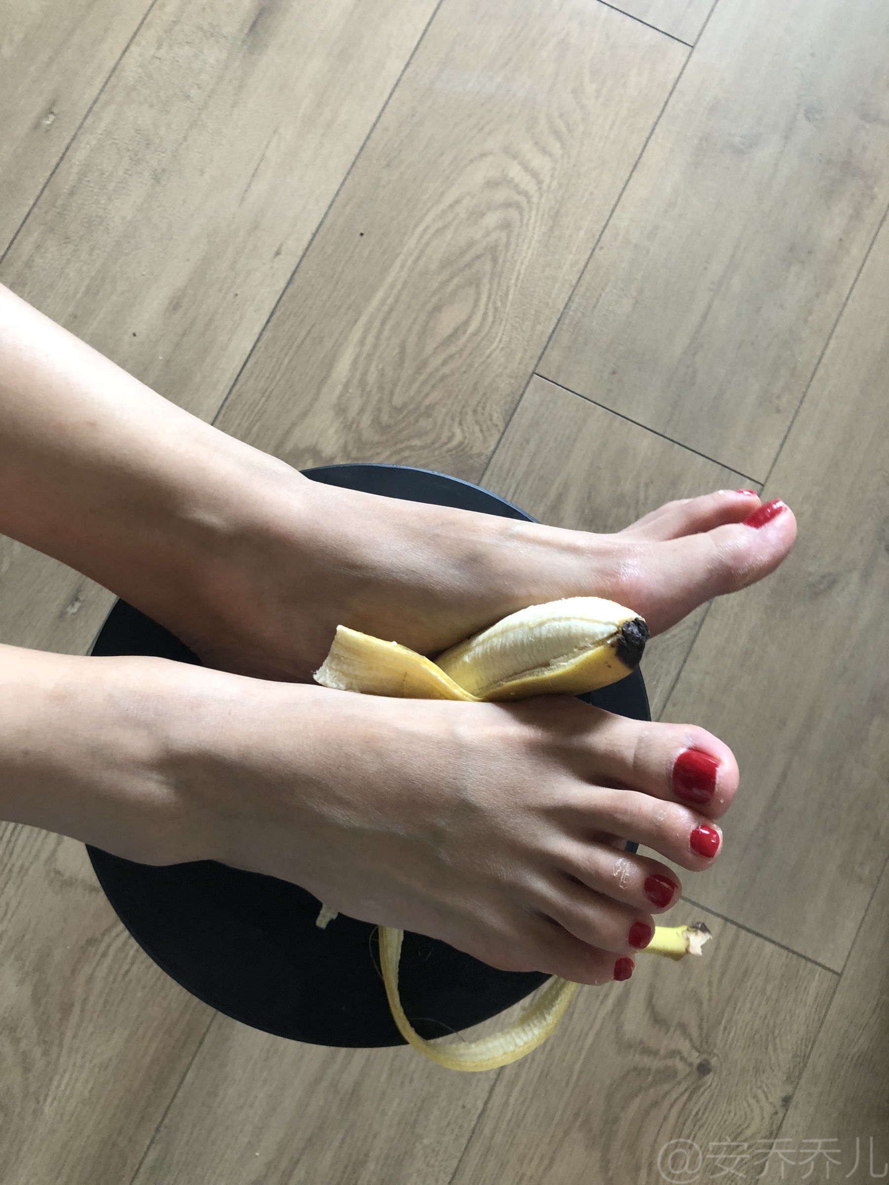 [福利COS] 安乔乔儿(Nia乔乔) No.009 踩香蕉第23张