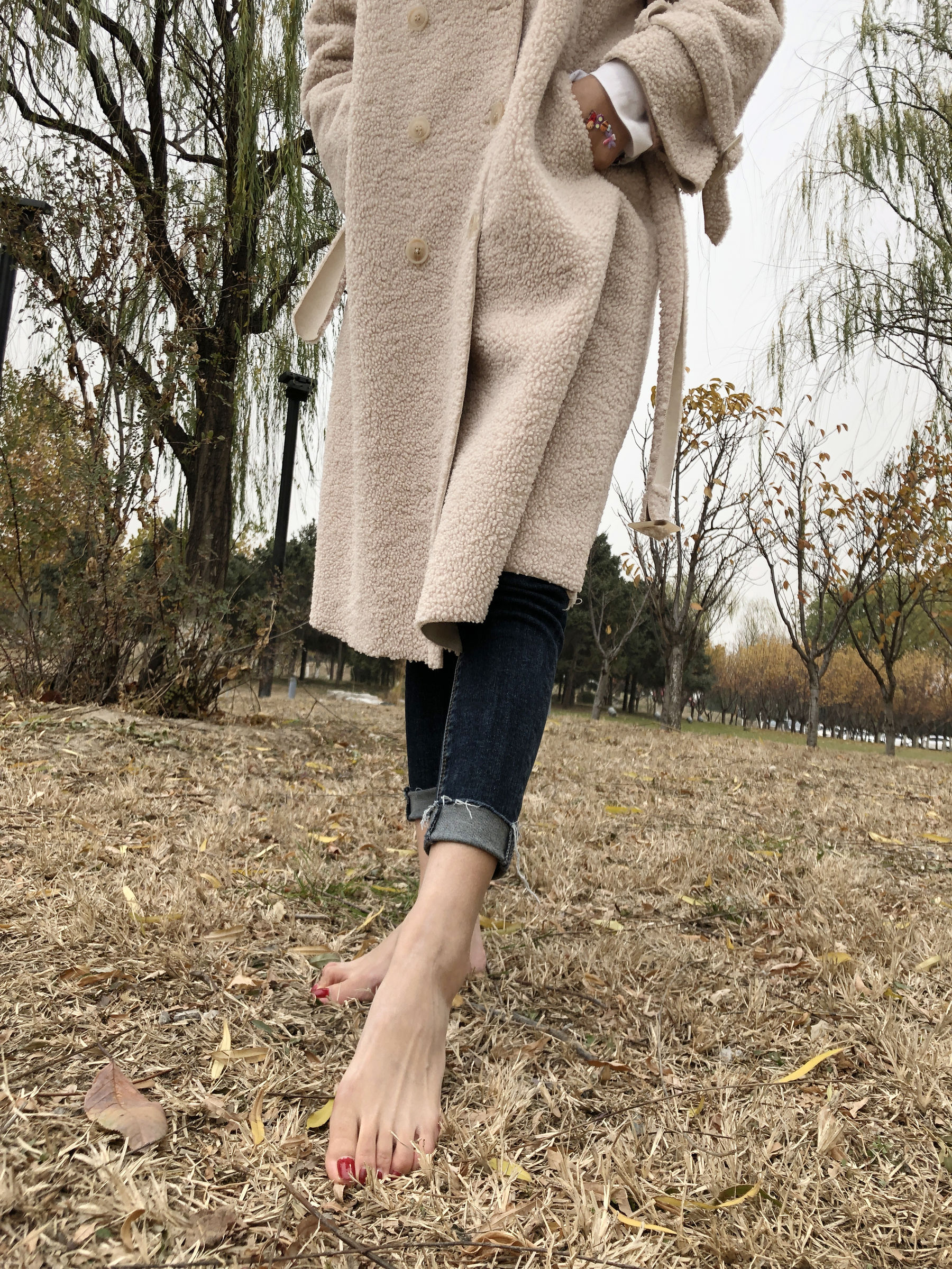 [福利COS] 安乔乔儿(Nia乔乔) No.010 红甲裸足第29张