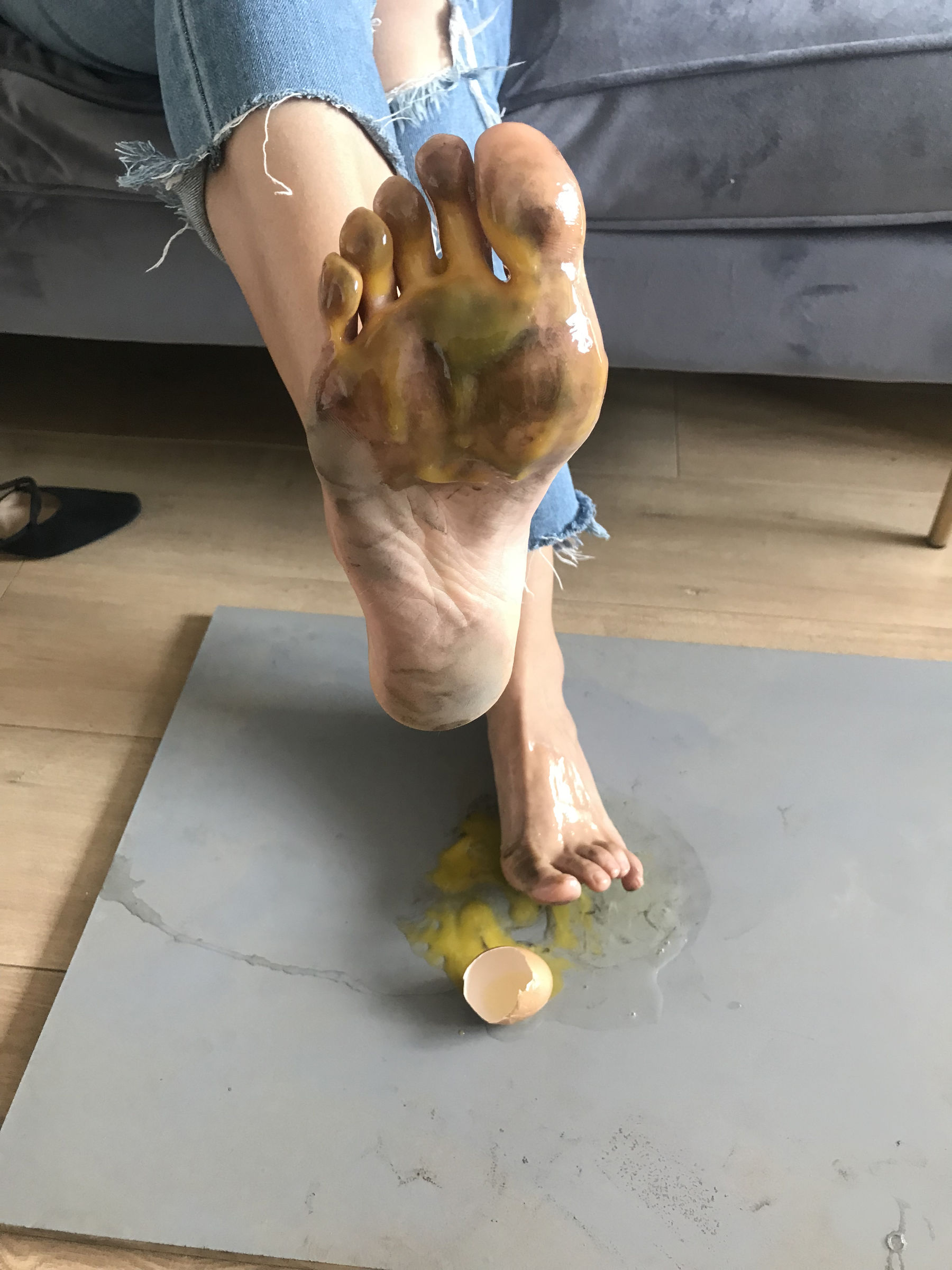 [福利COS] 安乔乔儿(Nia乔乔) No.015 脏脚踩鸡蛋第31张