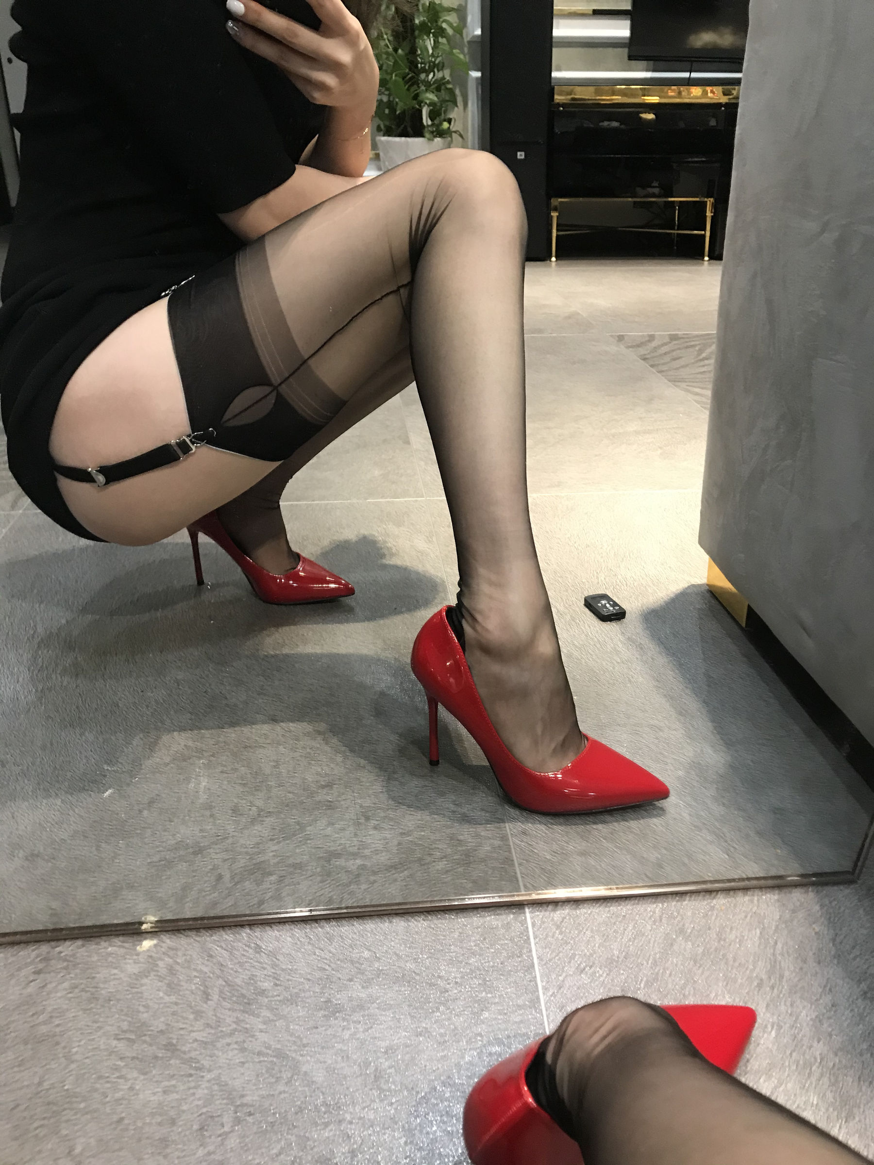 [福利COS] 丝足博主麋鹿_Monroe 2020.05.08 红高黑吊第9张