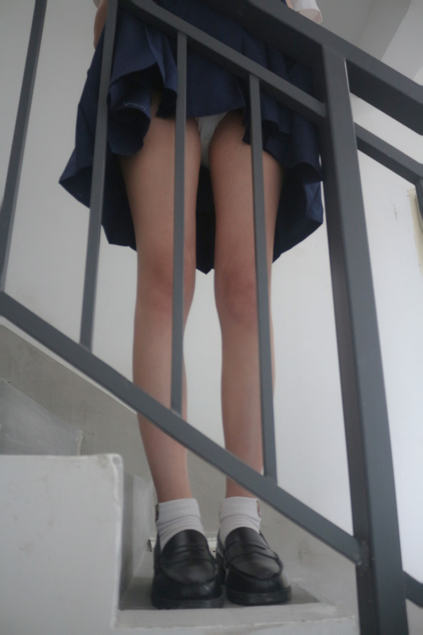 [福利COS] 是暖暖呀 - 楼道阳光第1张