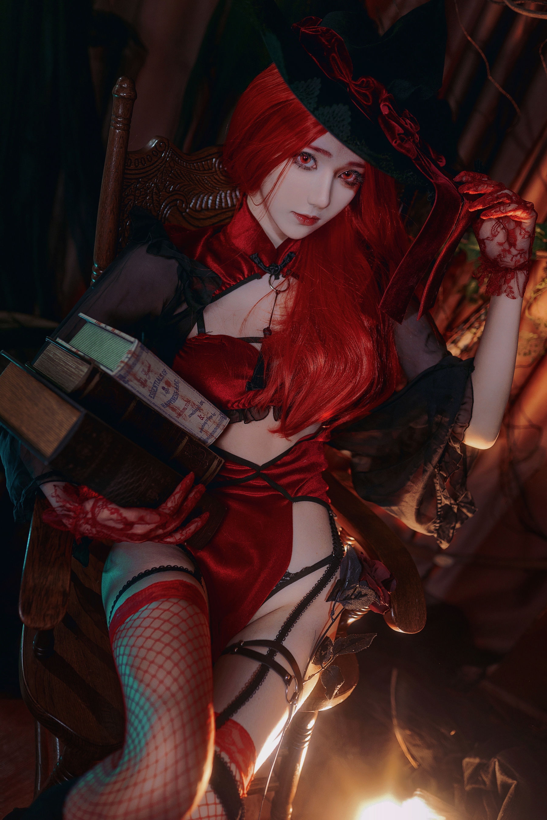 [福利COS] 动漫博主南桃Momoko - 红女巫第5张