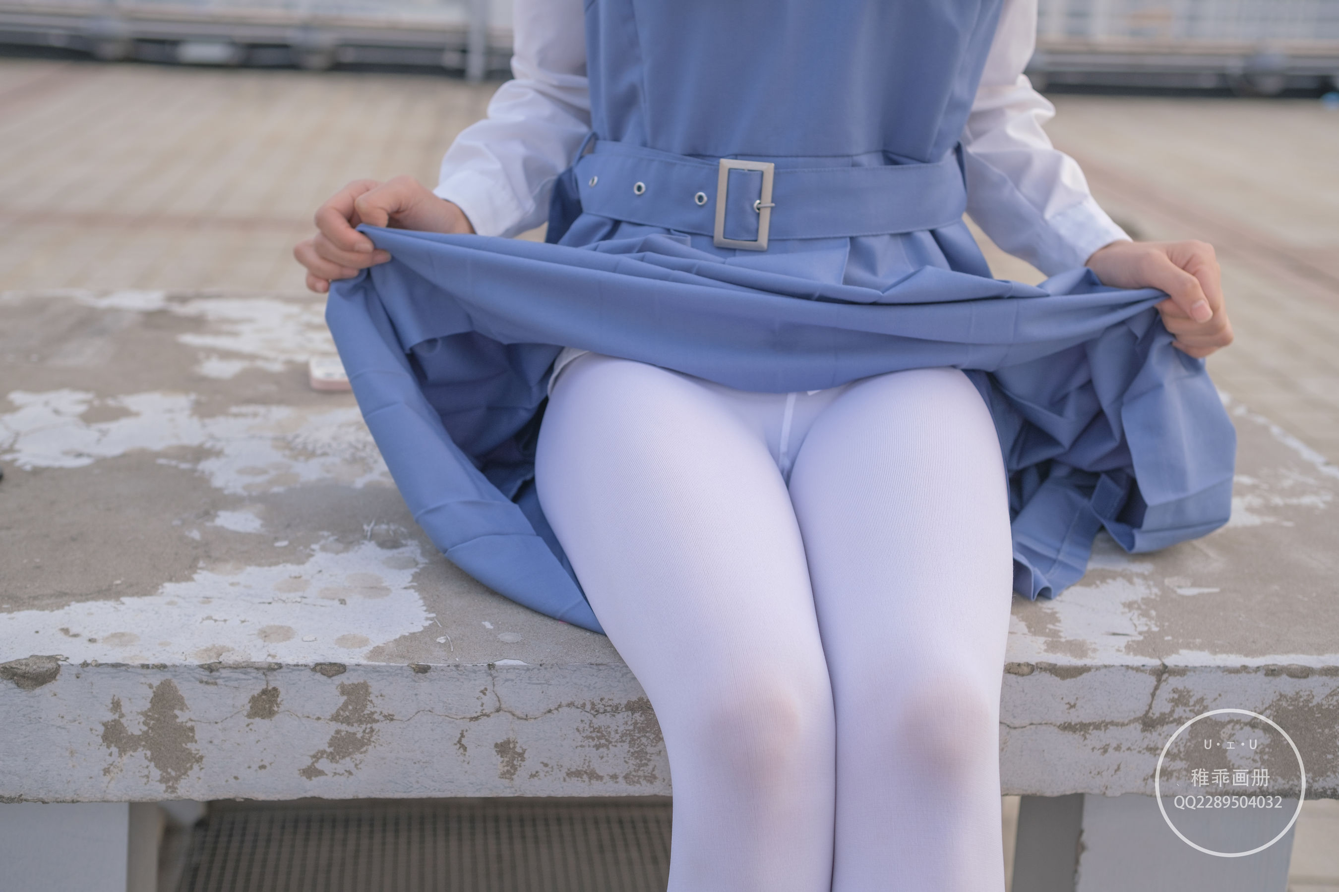 [福利COS] 柴系小乖(稚乖画册) - 夜夜 天台真空80D白丝第22张