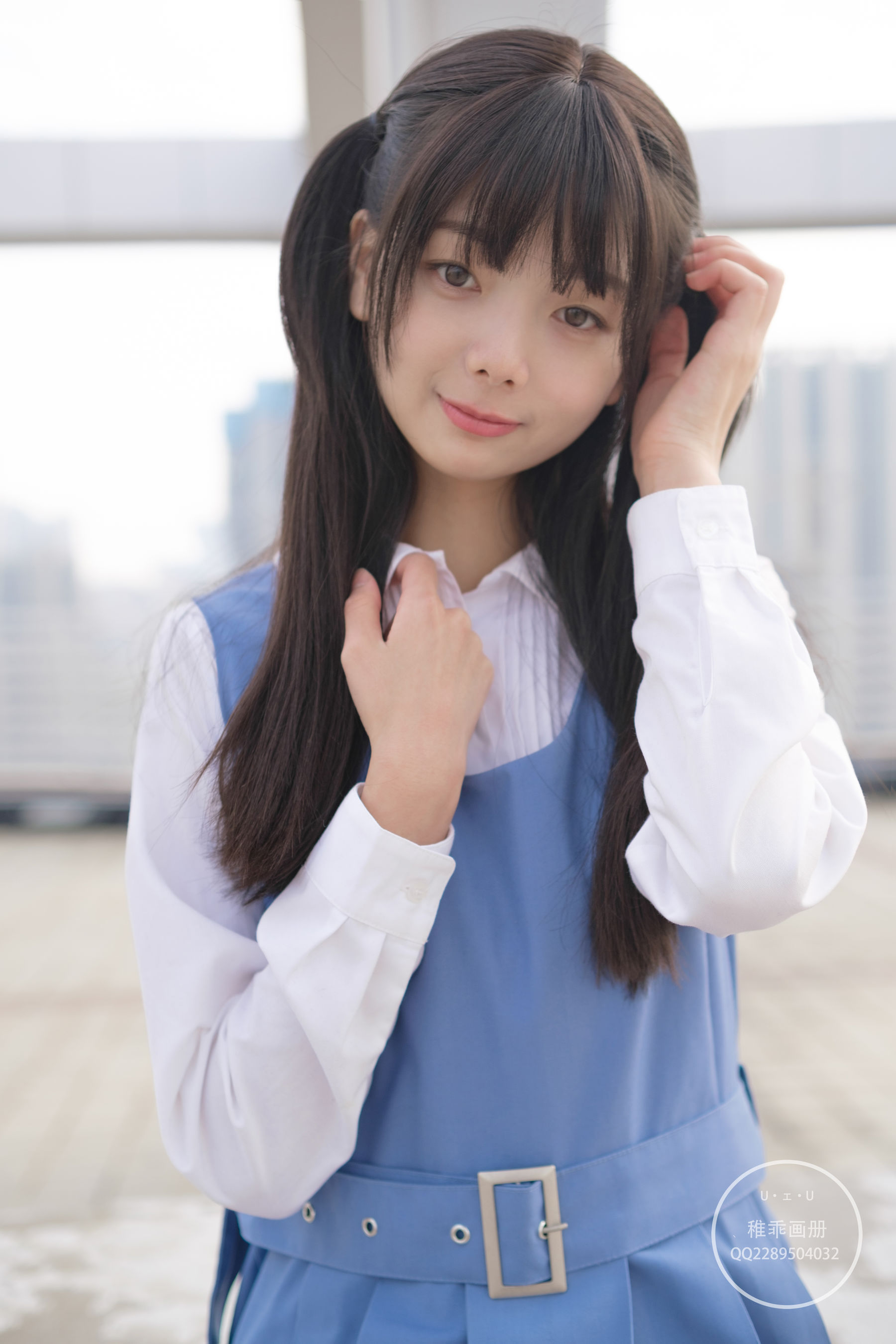 [福利COS] 柴系小乖(稚乖画册) - 夜夜 天台真空80D白丝第3张