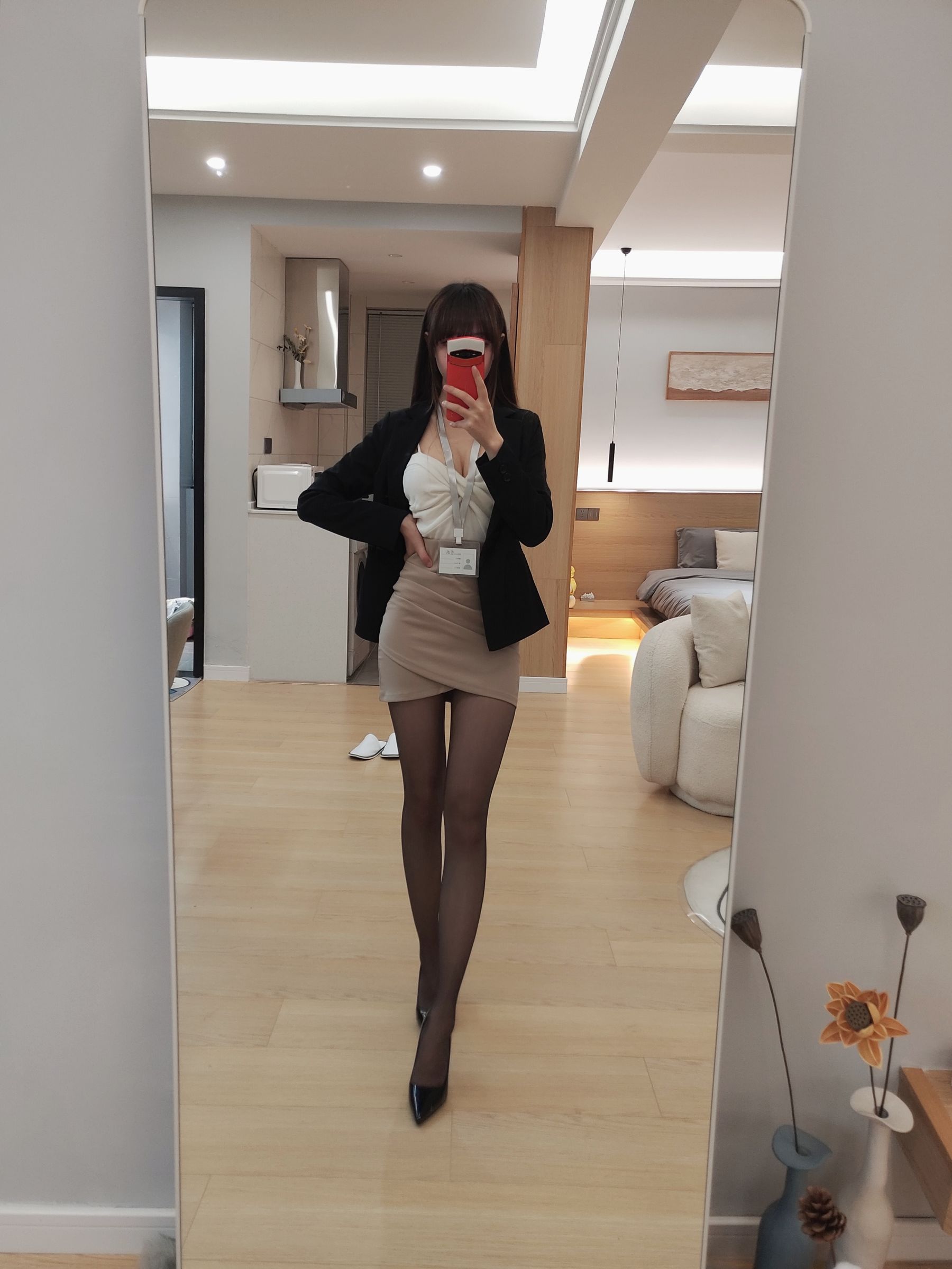 [福利COS] Cos小姐姐雪琪 - OL后辈出差第一天第11张