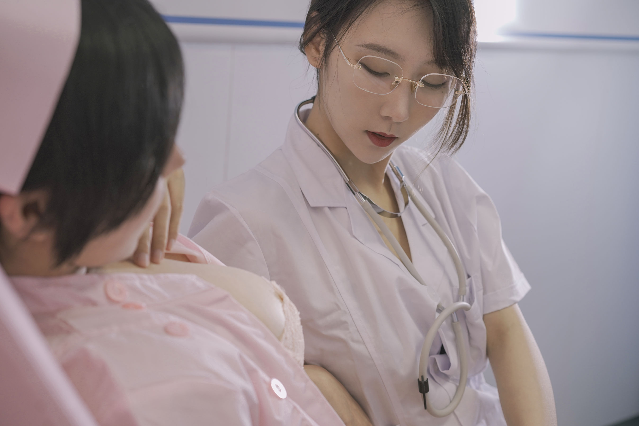 [福利COS] 云溪溪&amp;amp;奶桃桃 N47医护第14张