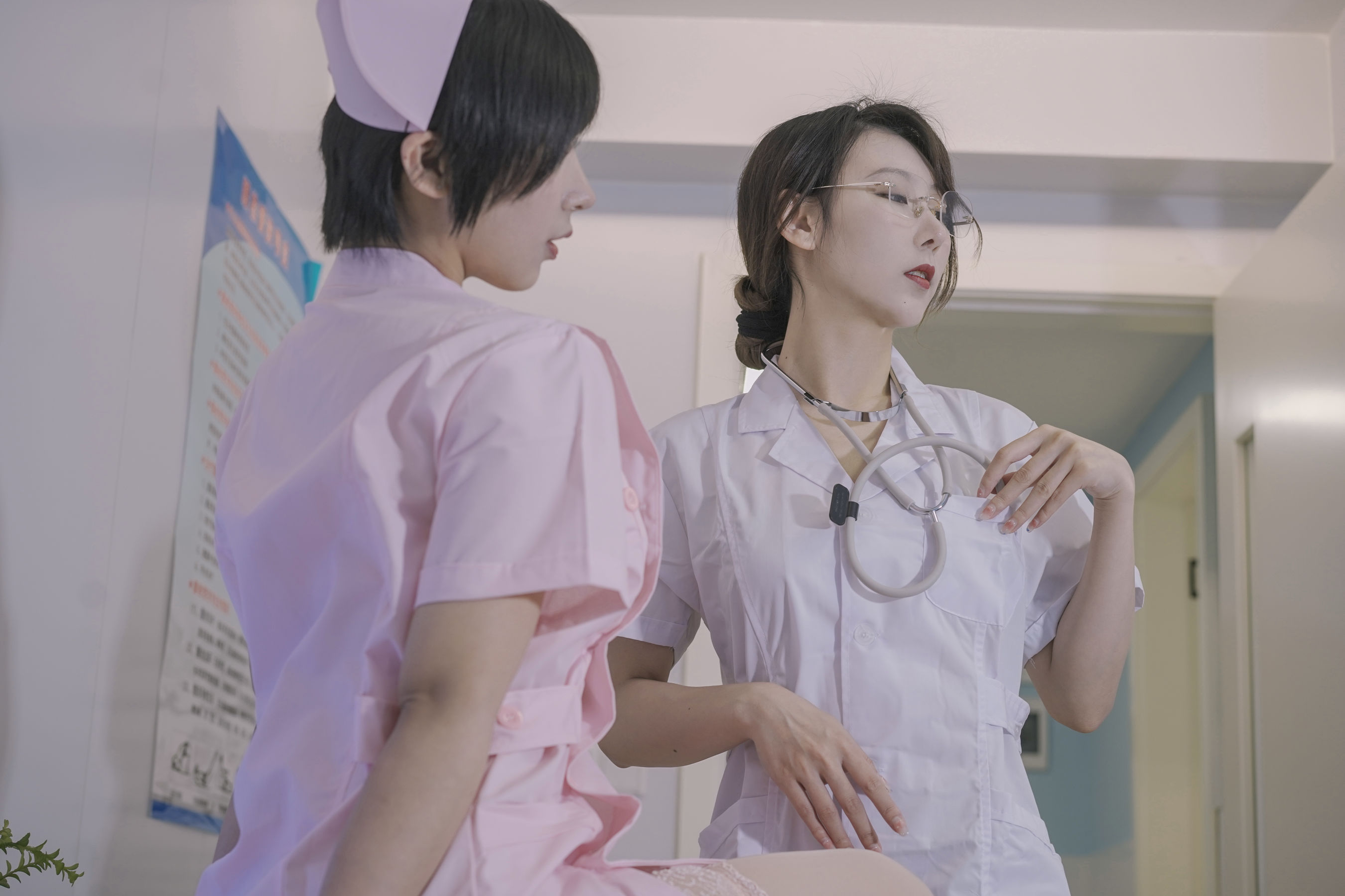 [福利COS] 云溪溪&amp;amp;奶桃桃 N47医护第9张