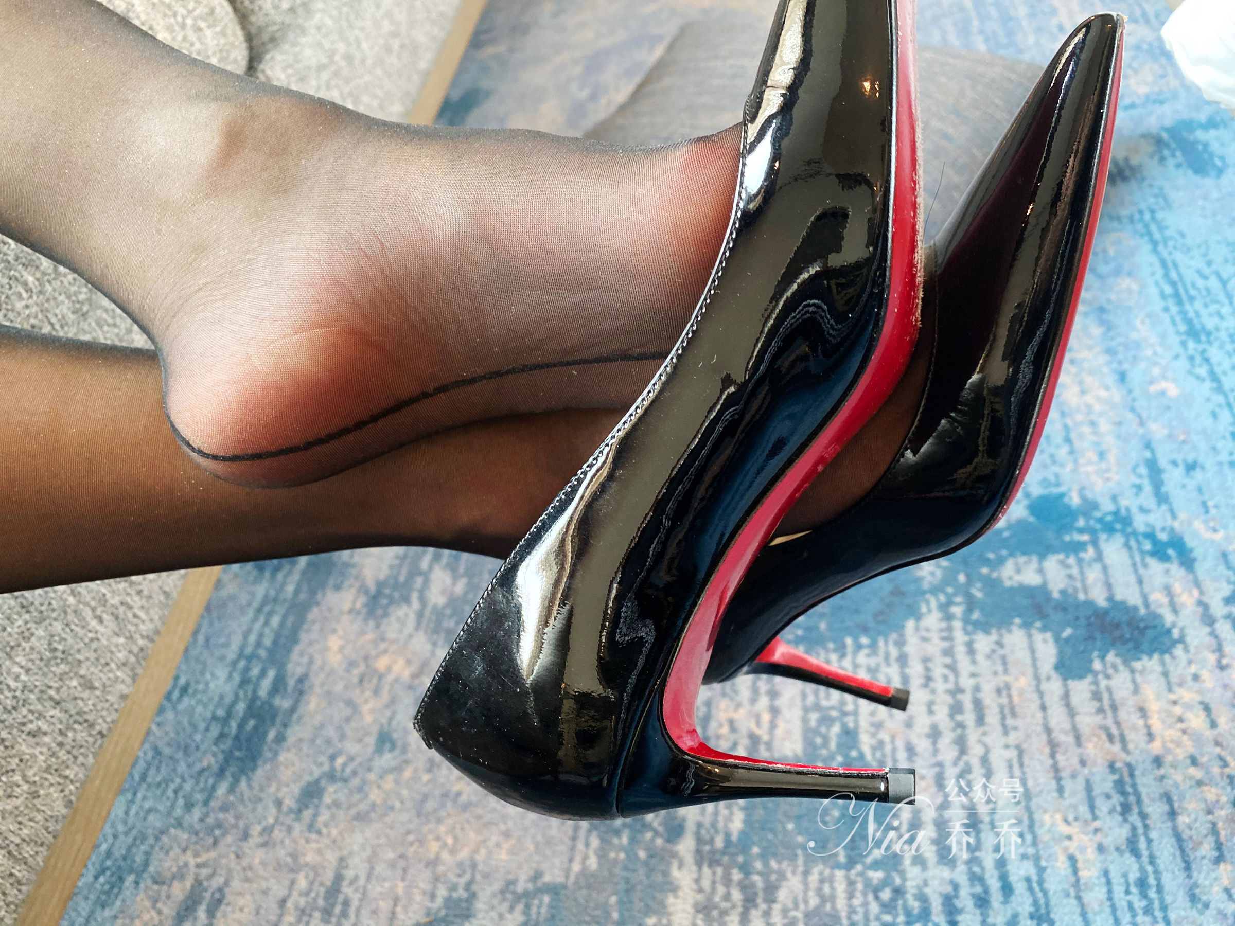 [福利COS] 安乔乔儿(Nia乔乔) 微密圈黑丝美腿写真合集第16张