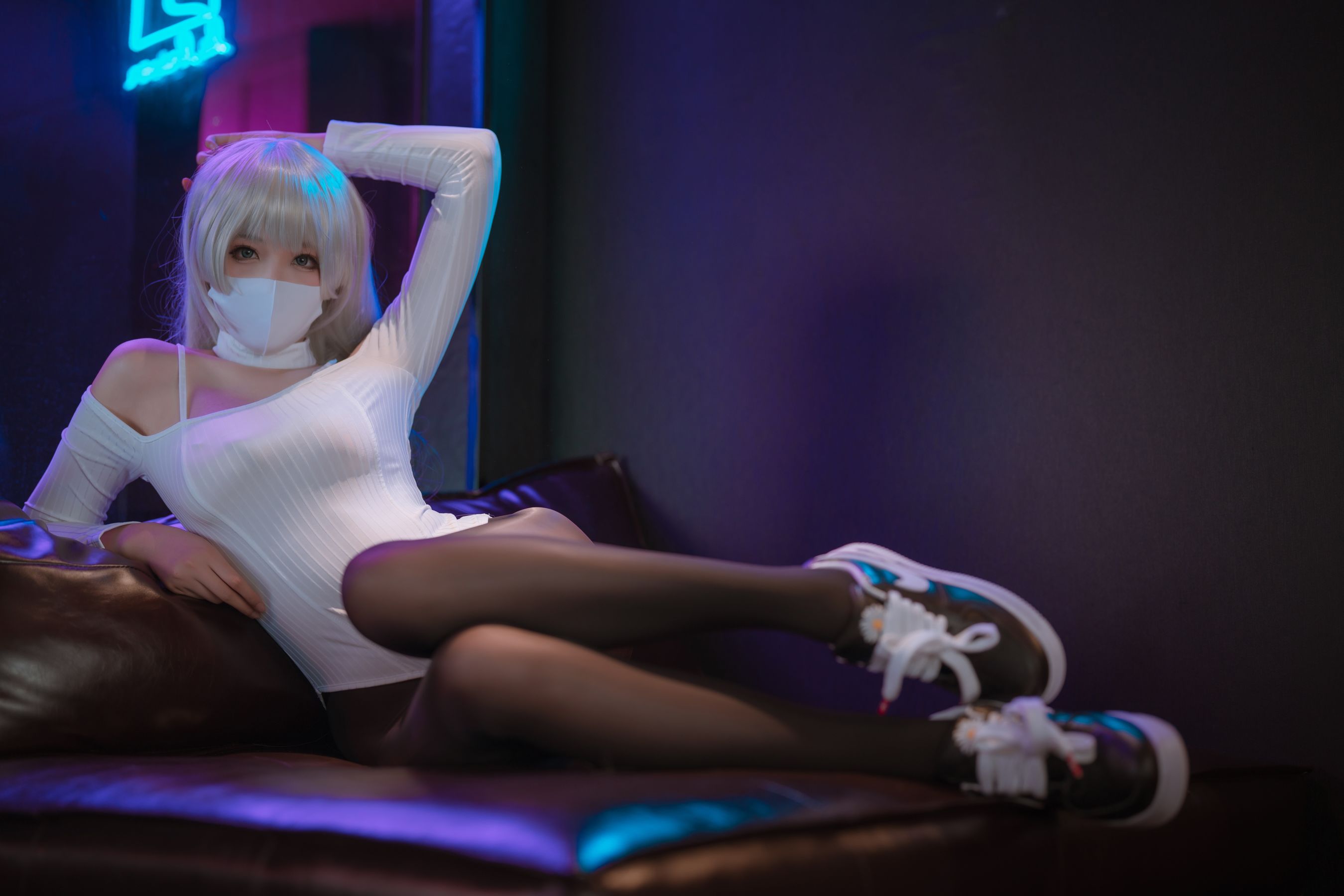 [福利COS] 轩萧学姐 - 高开叉运动鞋 茑第5张