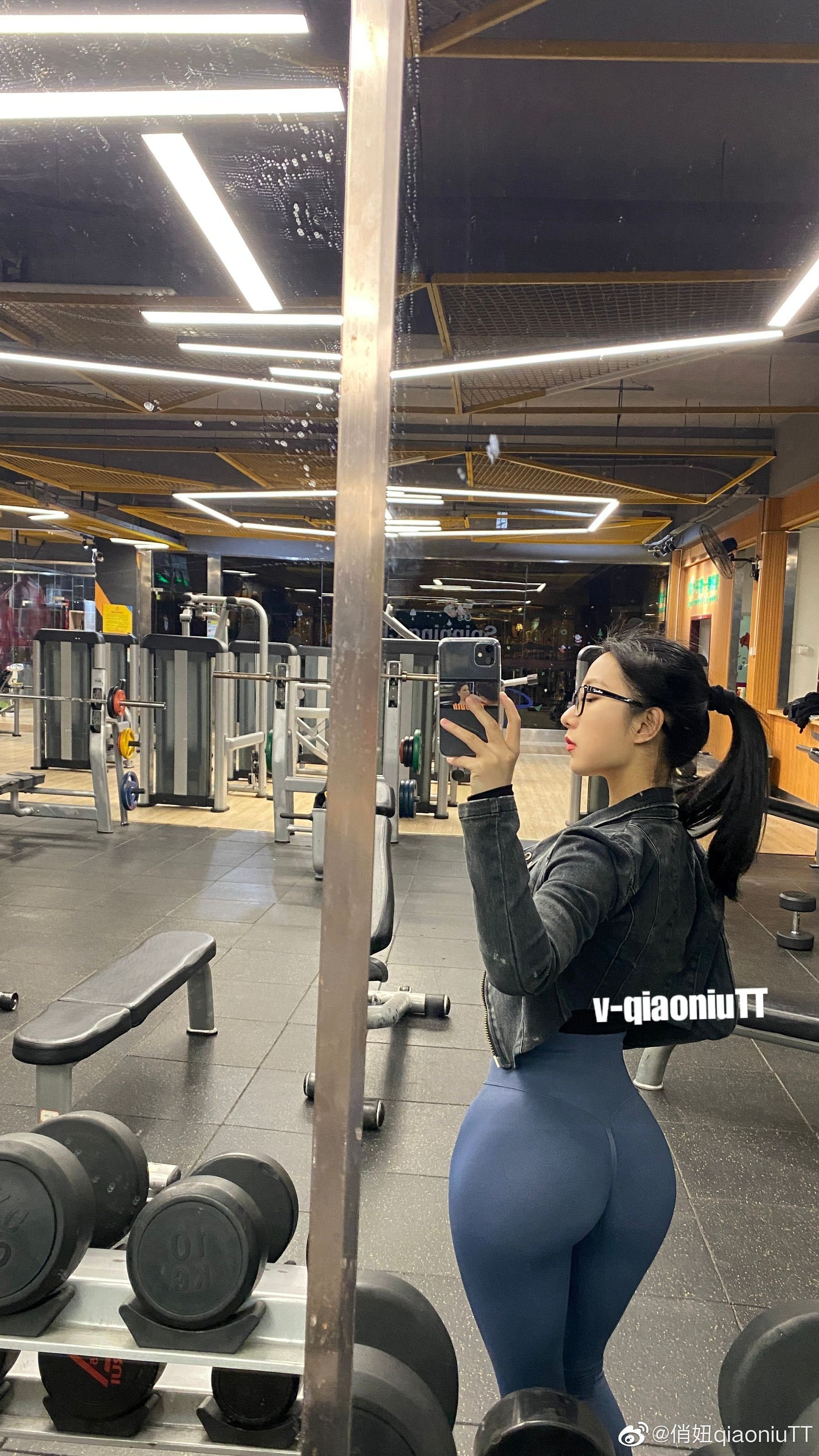 [福利COS] 俏妞qiaoniuTT - 丝袜长腿翘臀 视图合集第15张