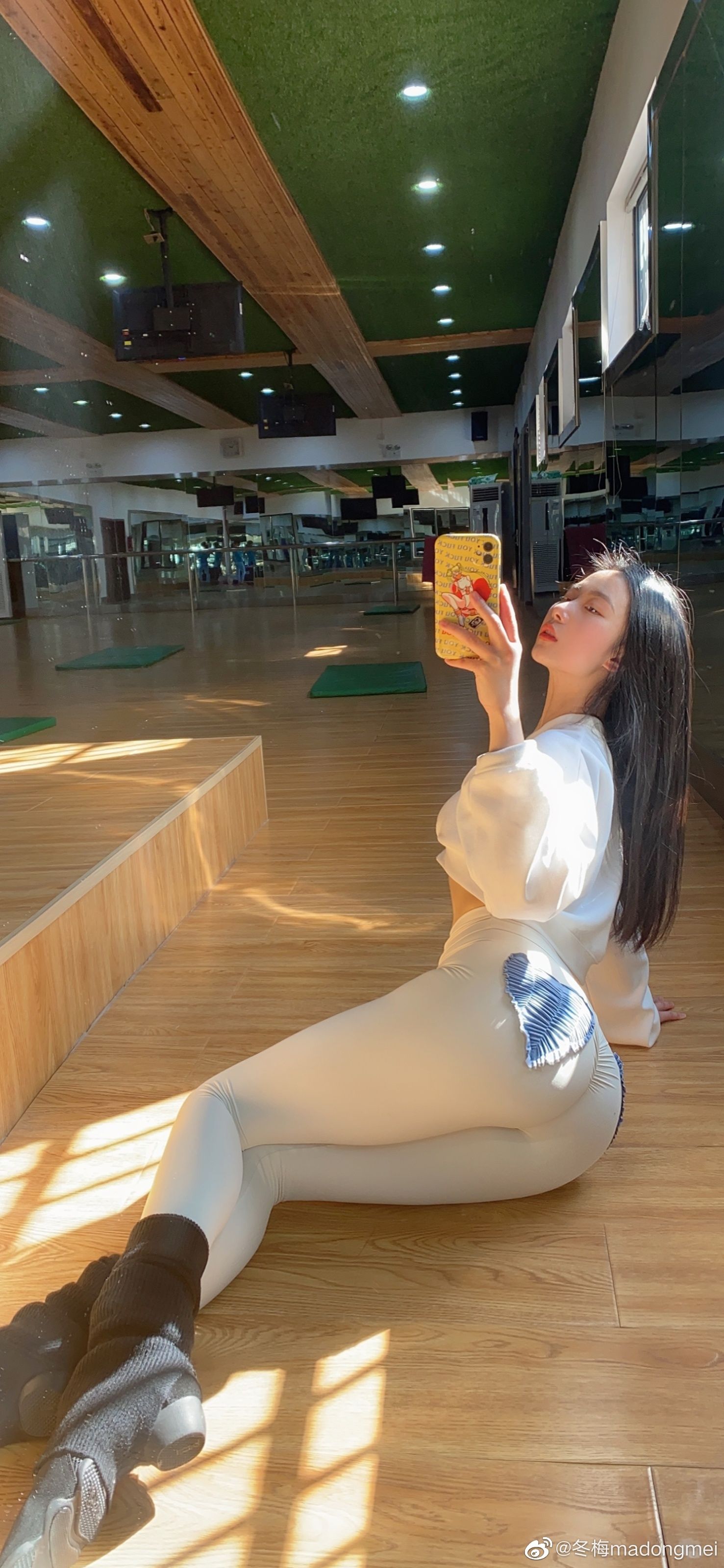 [福利COS] 俏妞qiaoniuTT - 丝袜长腿翘臀 视图合集第7张