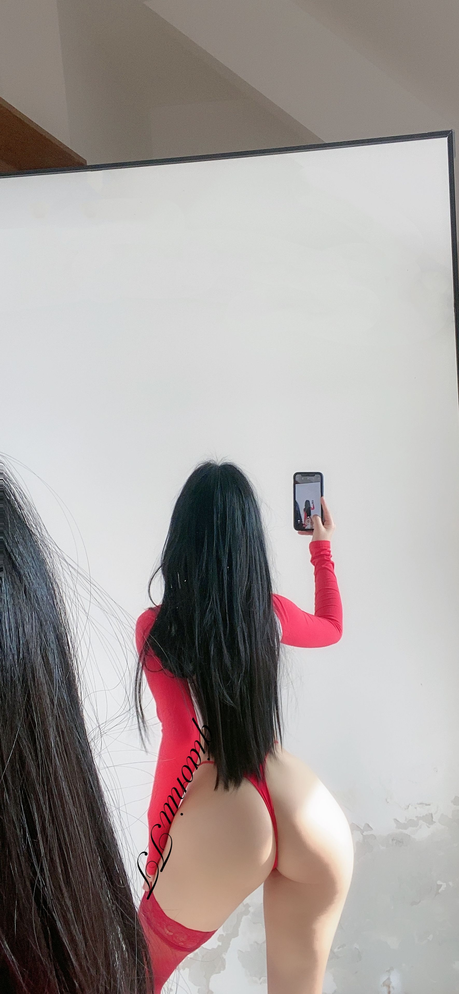 [福利COS] 俏妞qiaoniuTT - 丝袜长腿翘臀 视图合集第67张