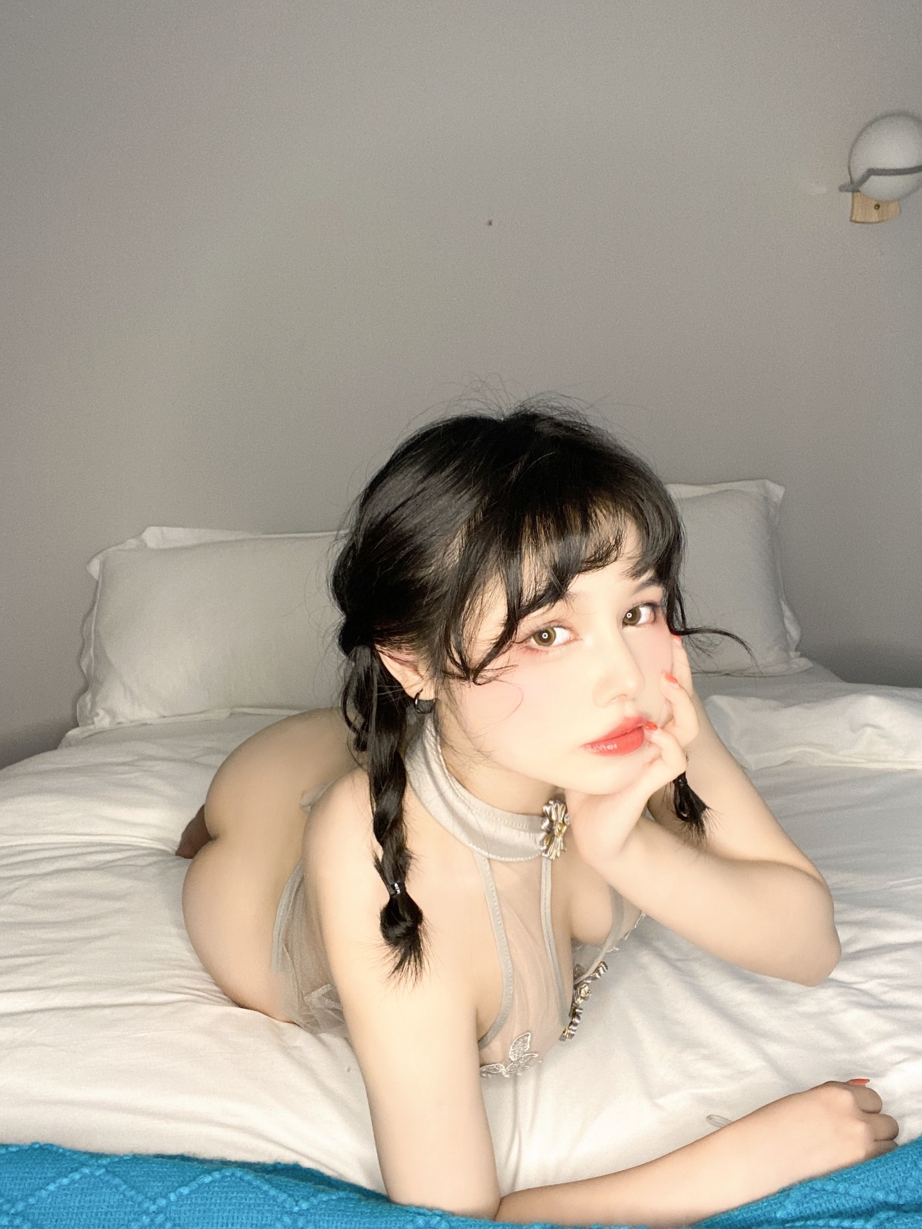 [福利COS] 七月喵子 - 透明灰撕袜第5张