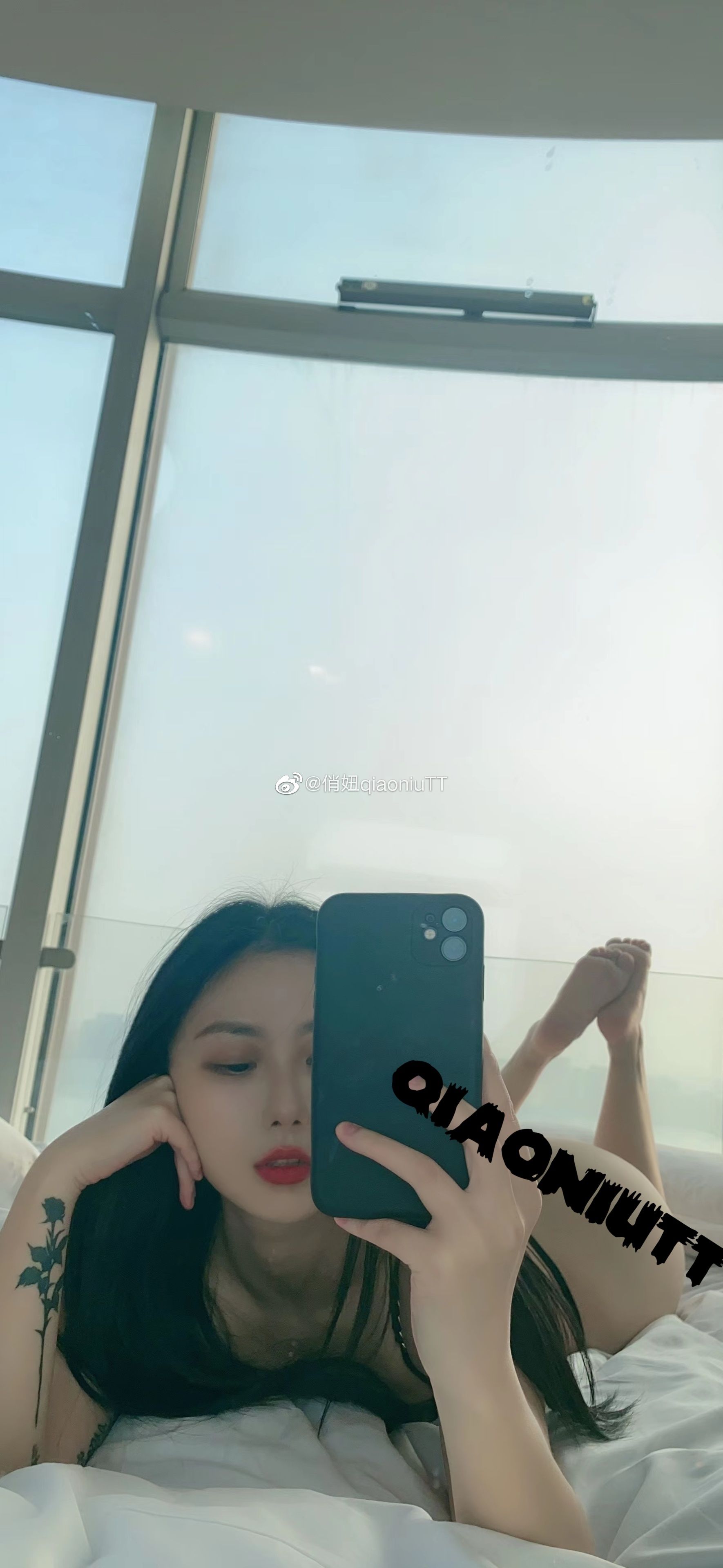 [福利COS] 俏妞qiaoniuTT - 丝袜长腿翘臀 视图合集第41张