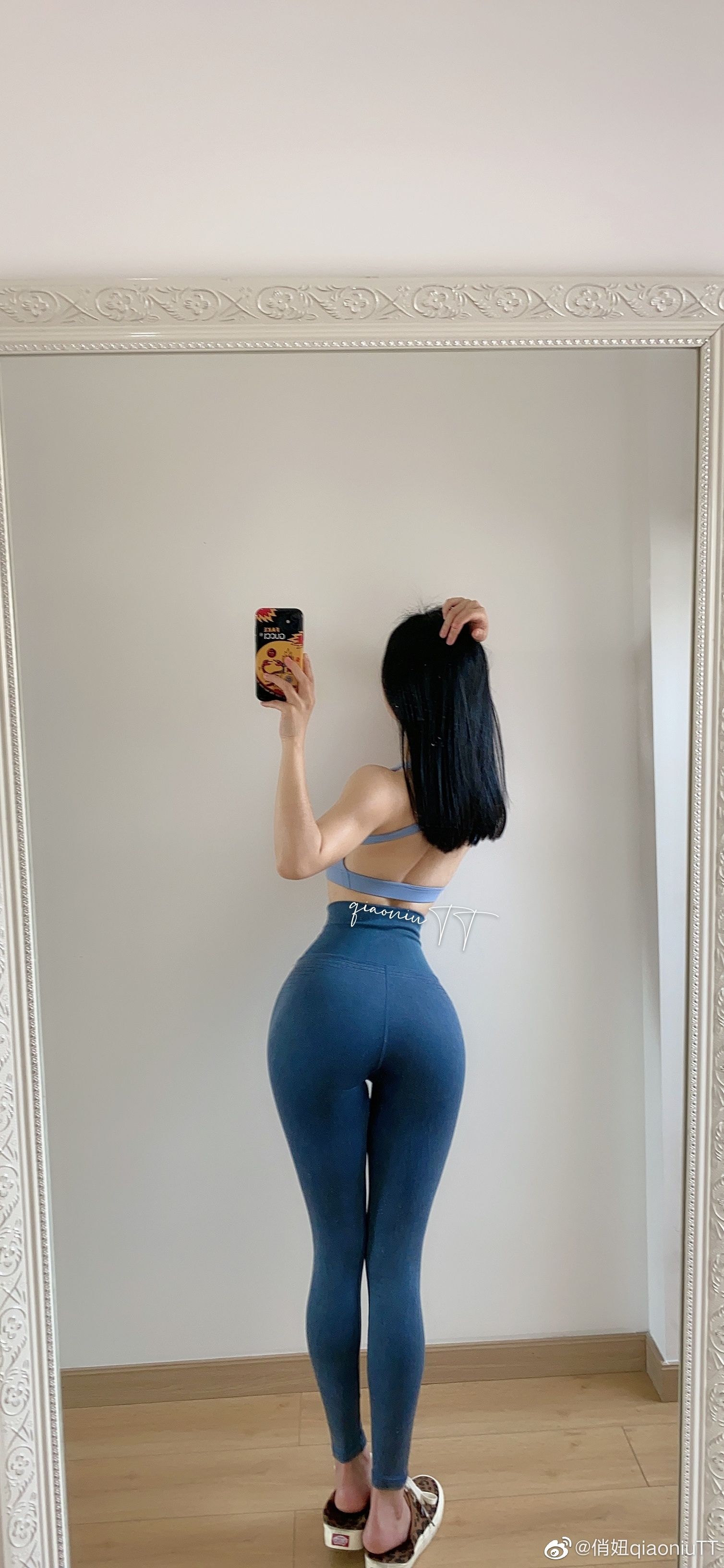 [福利COS] 俏妞qiaoniuTT - 丝袜长腿翘臀 视图合集第11张