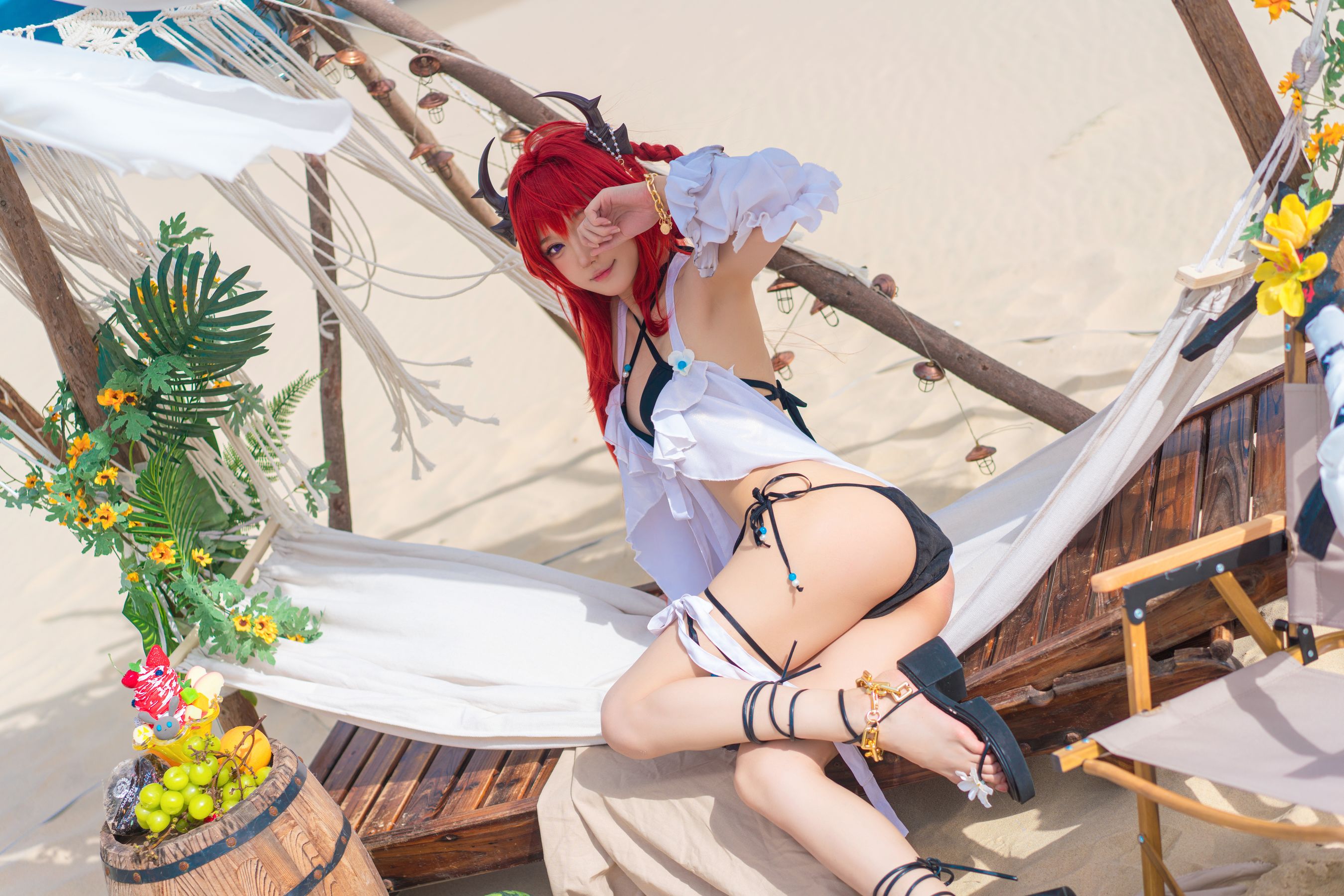 [福利COS] 动漫博主阿包也是兔娘 - 明日方舟 史尔特尔泳装第1张