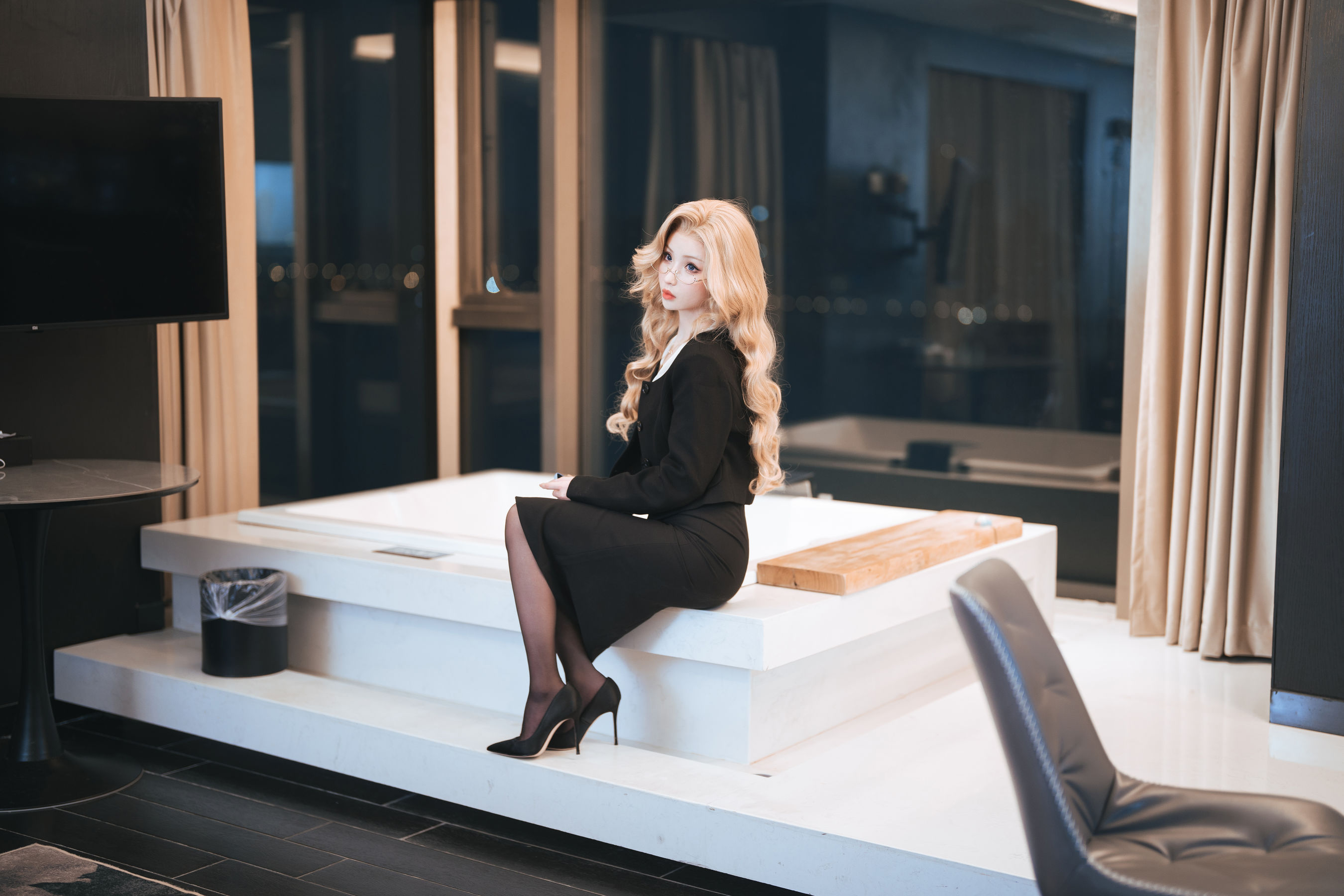 [福利COS] COS福利rioko凉凉子 - 女上司单人版第1张