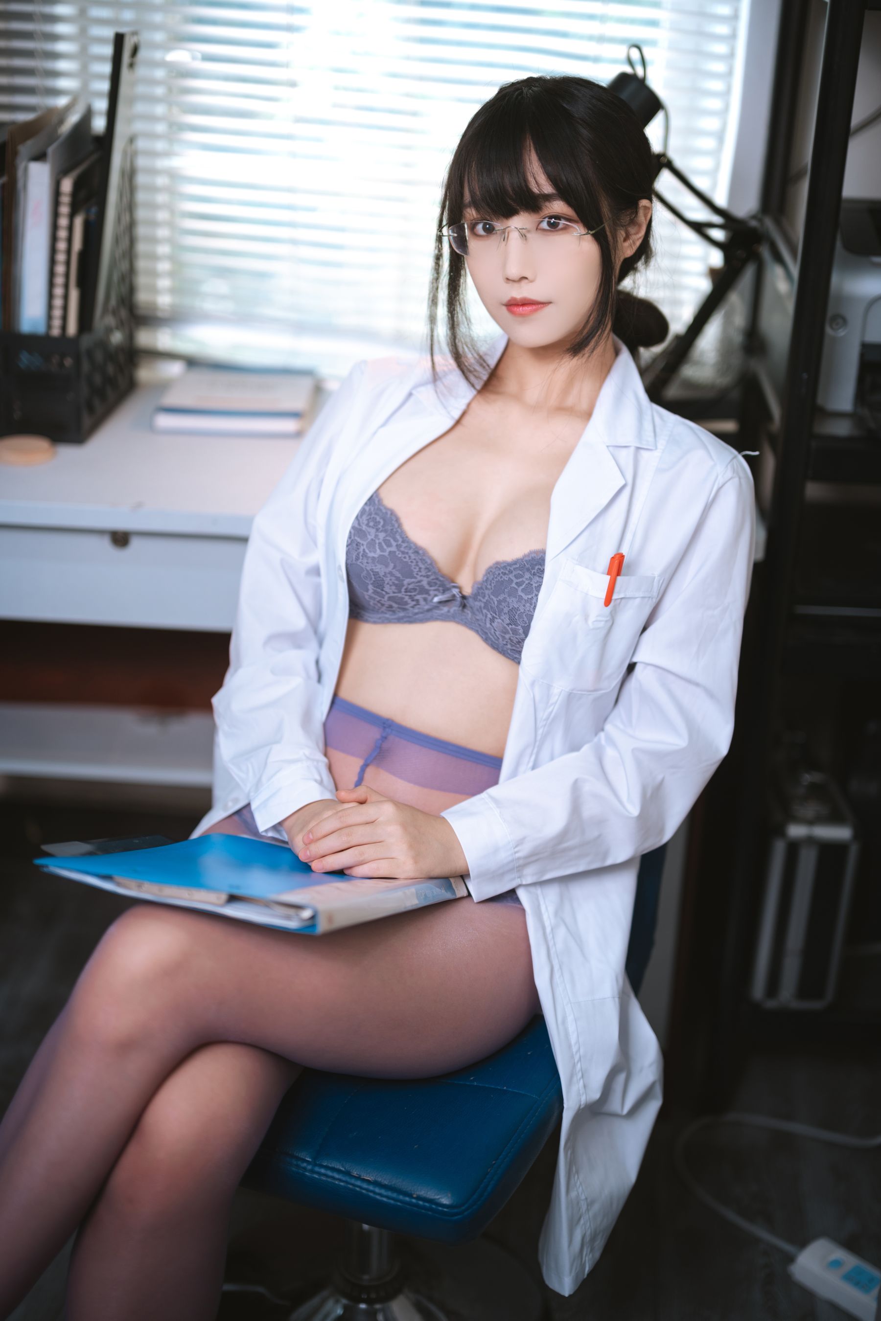 [福利COS] Cosplay汪知子 - 医生姐姐第5张