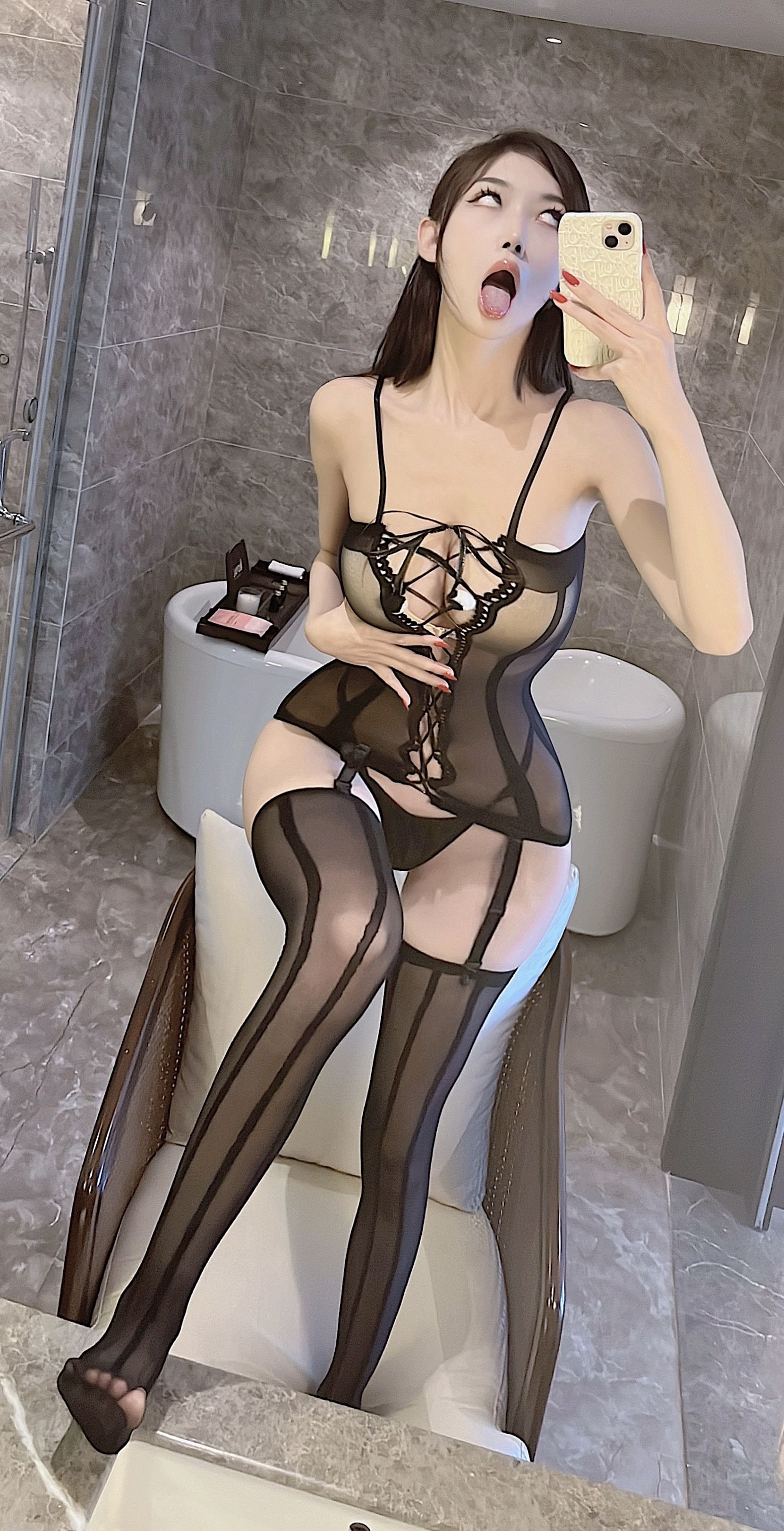 [福利COS] 脸红Dearie - 吊带黑丝第6张