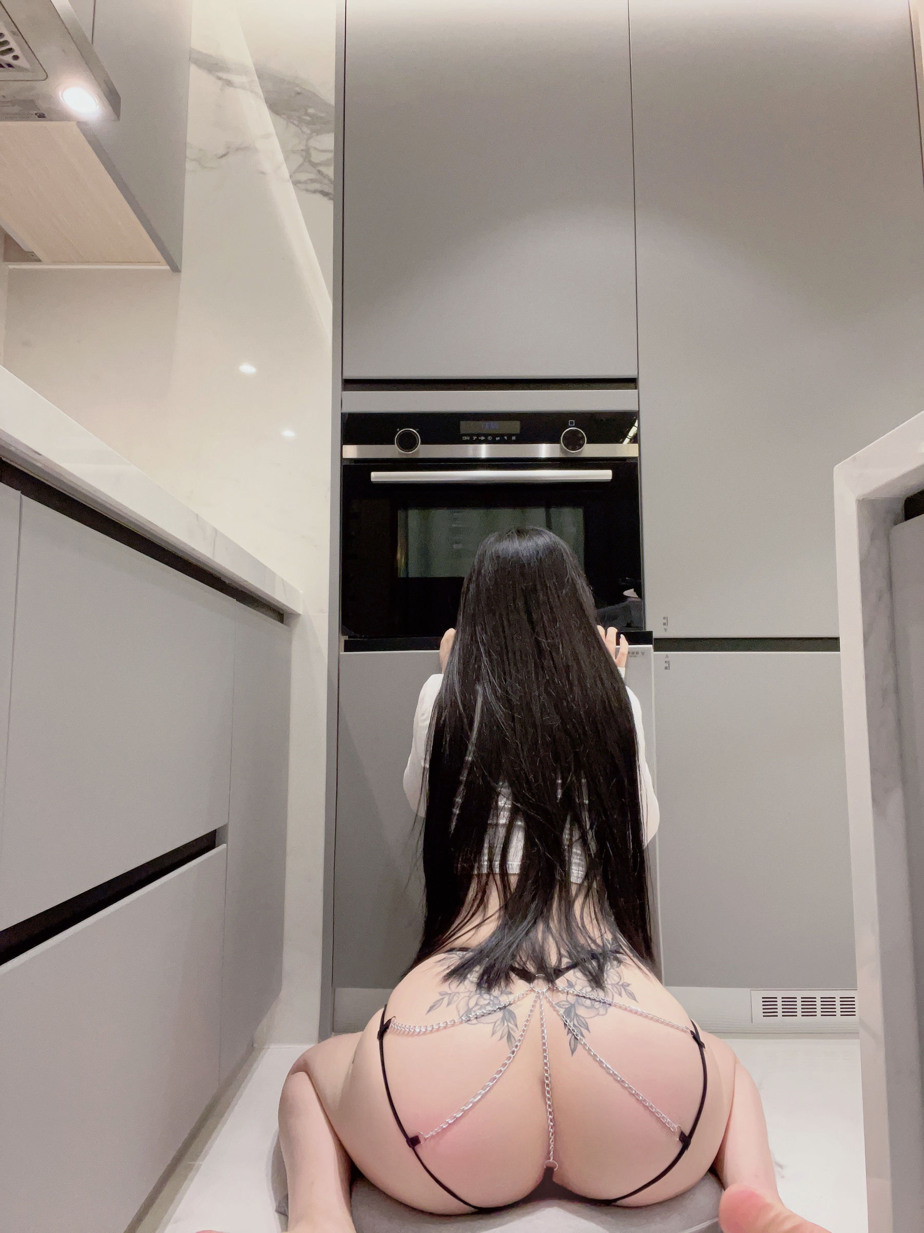 [福利COS] 美臀女神左公子666 - 史上最细内内第1张