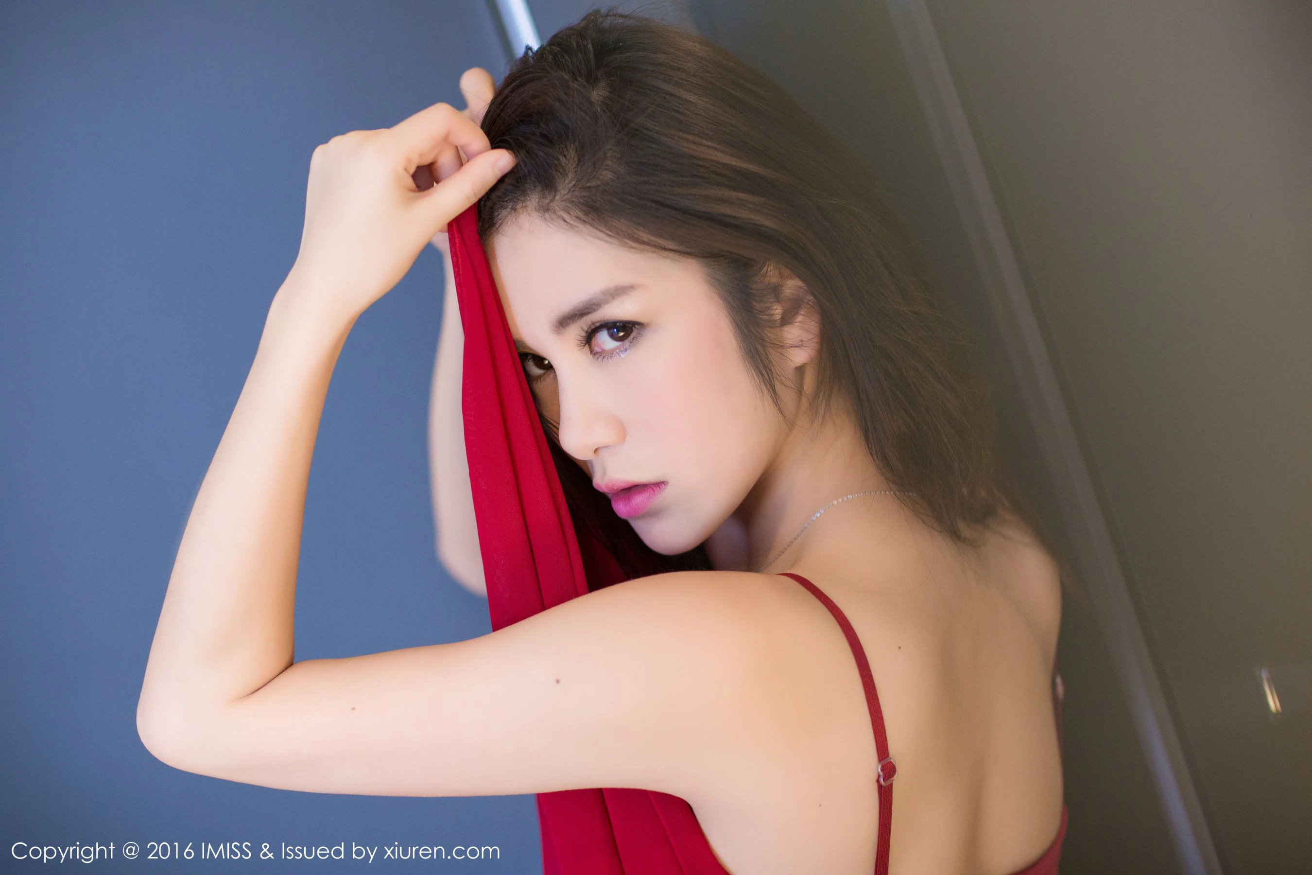 李李七七喜喜《性感睡裙+黑丝吊袜内衣系列》 爱蜜社IMiss Vol.144第6张