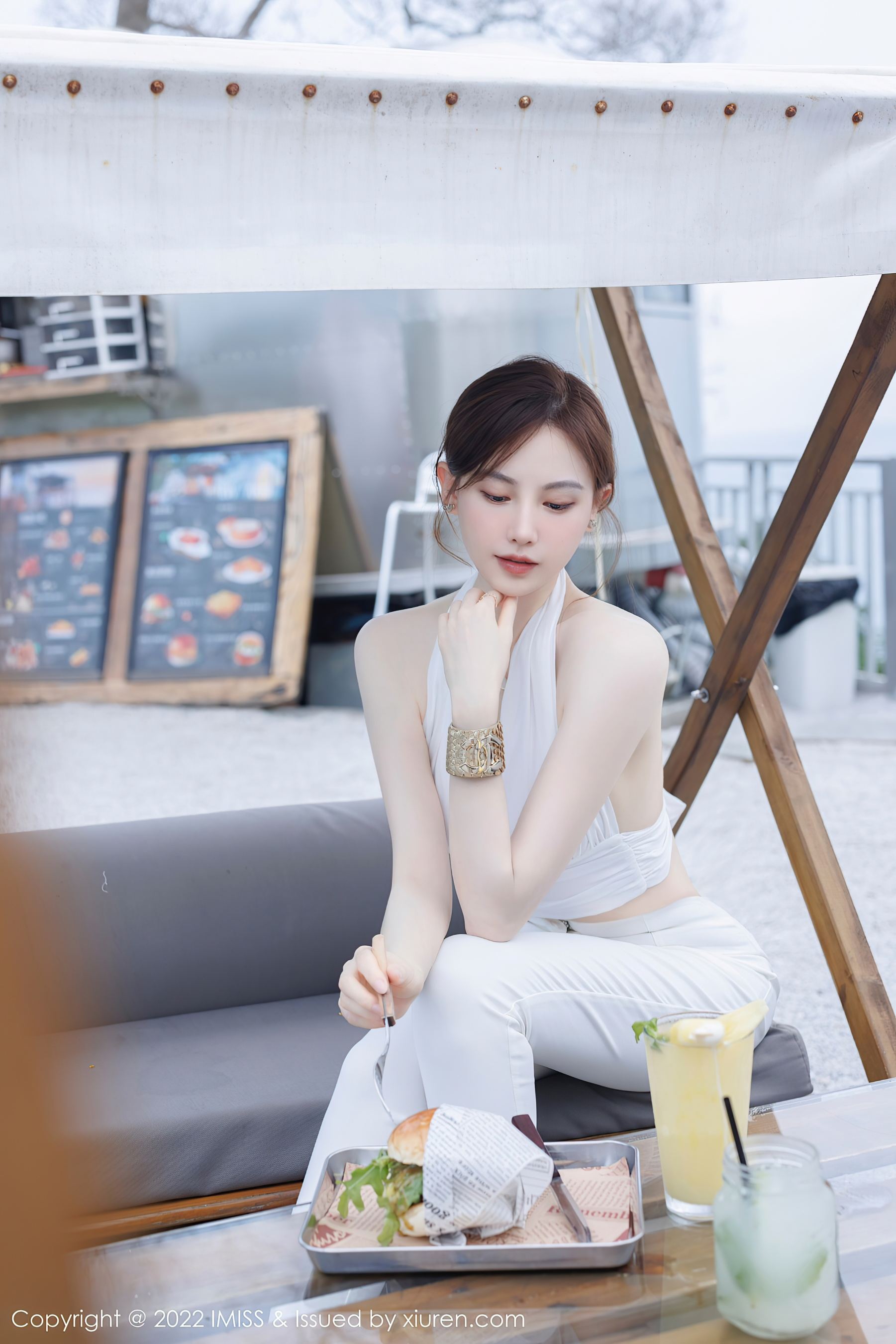  爱蜜社 VOL.706 Lynn刘奕宁 长裙美腿第11张