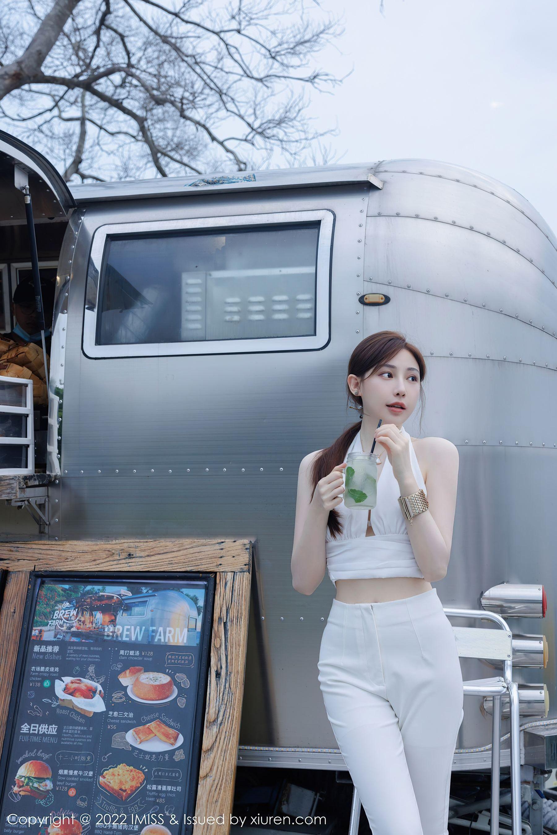  爱蜜社 VOL.706 Lynn刘奕宁 长裙美腿第11张