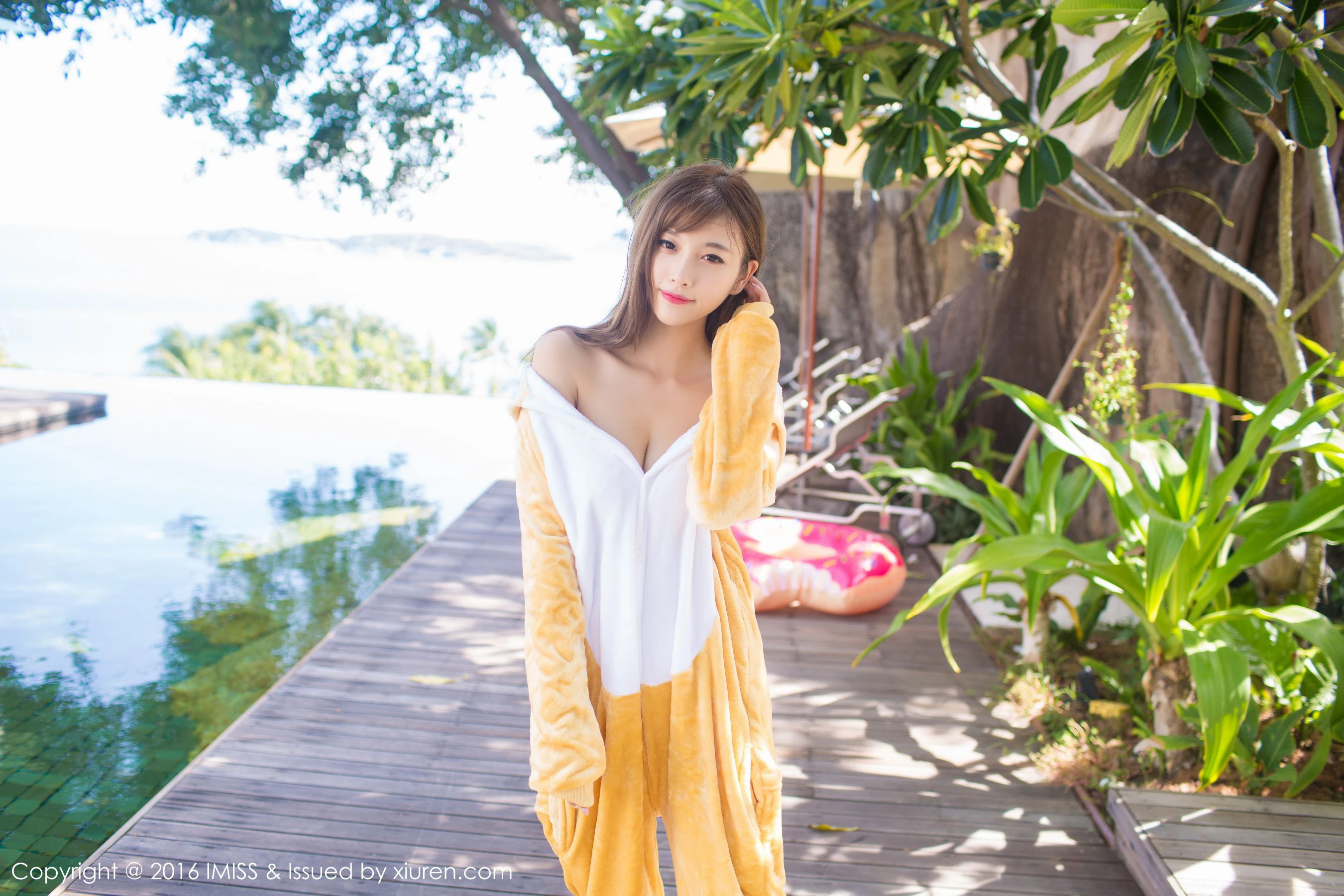 sugar小甜心CC《美女扮野兽+旗袍与丝袜》 爱蜜社IMiss Vol.136第7张